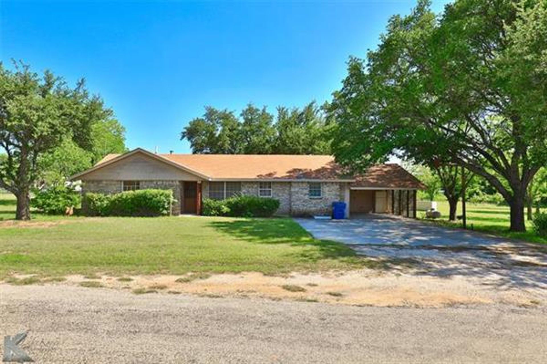 House in Cross Plains, Texas 10770776