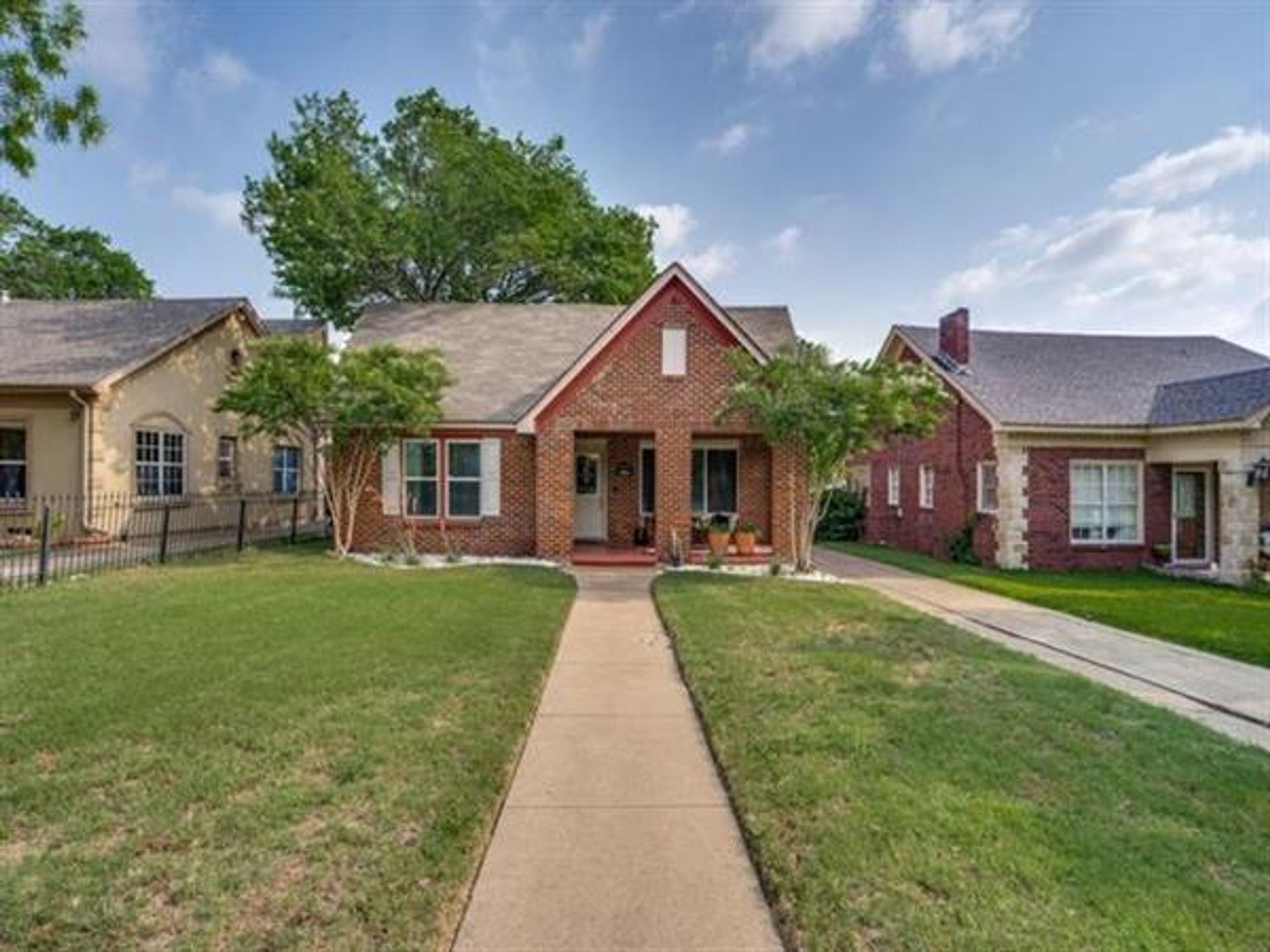 House in Dallas, Texas 10770846