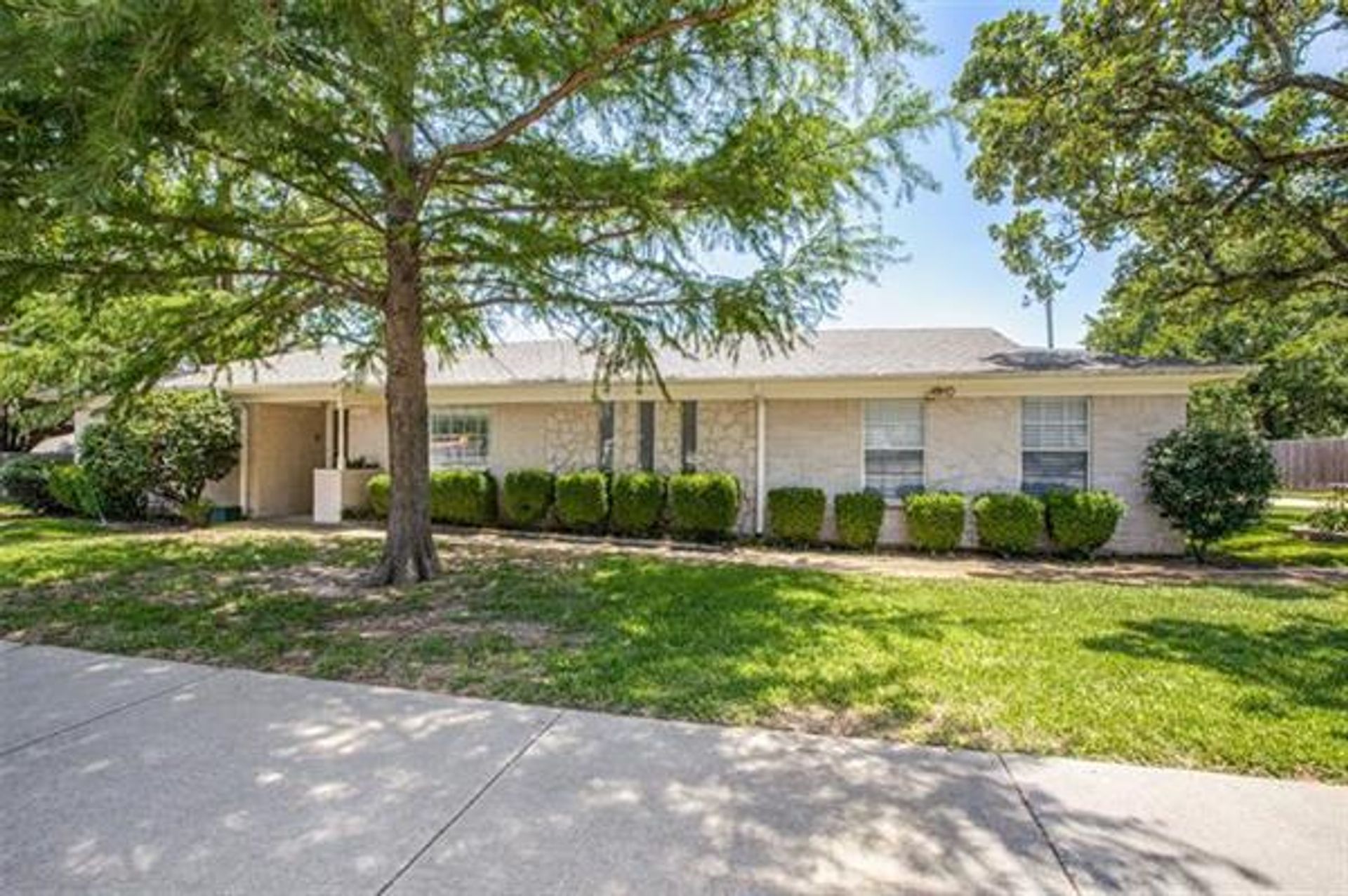 House in Dalworthington Gardens, Texas 10770990