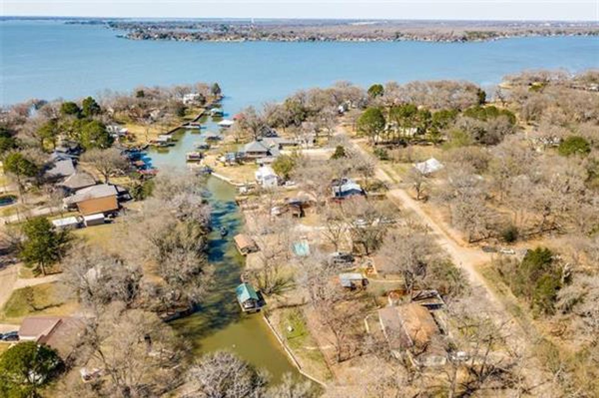 House in Enchanted Oaks, Texas 10771043