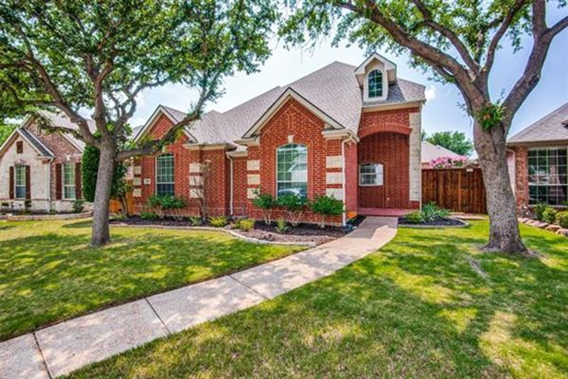 House in The Colony, Texas 10771206