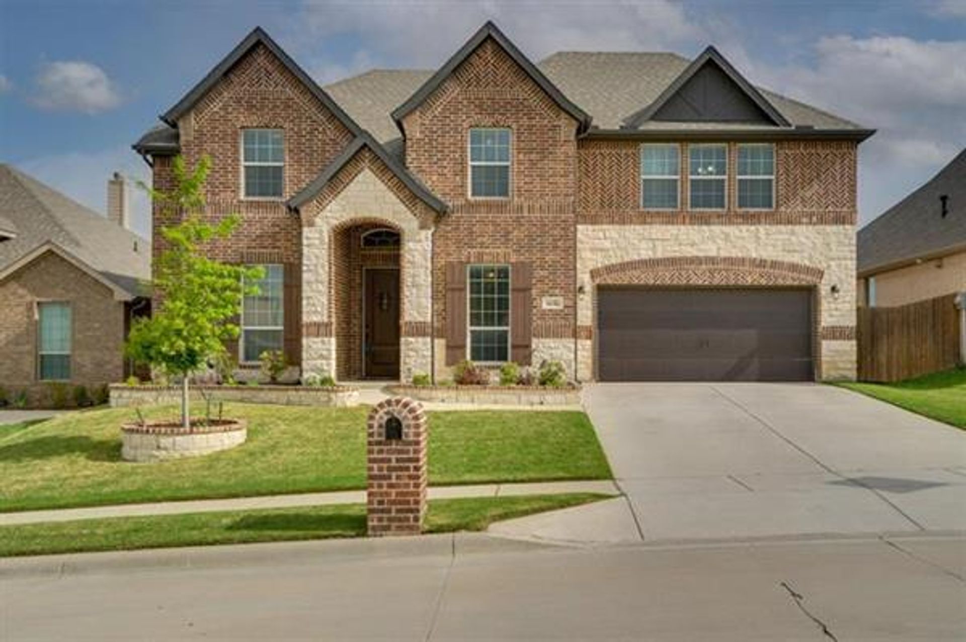 House in Crowley, Texas 10771281