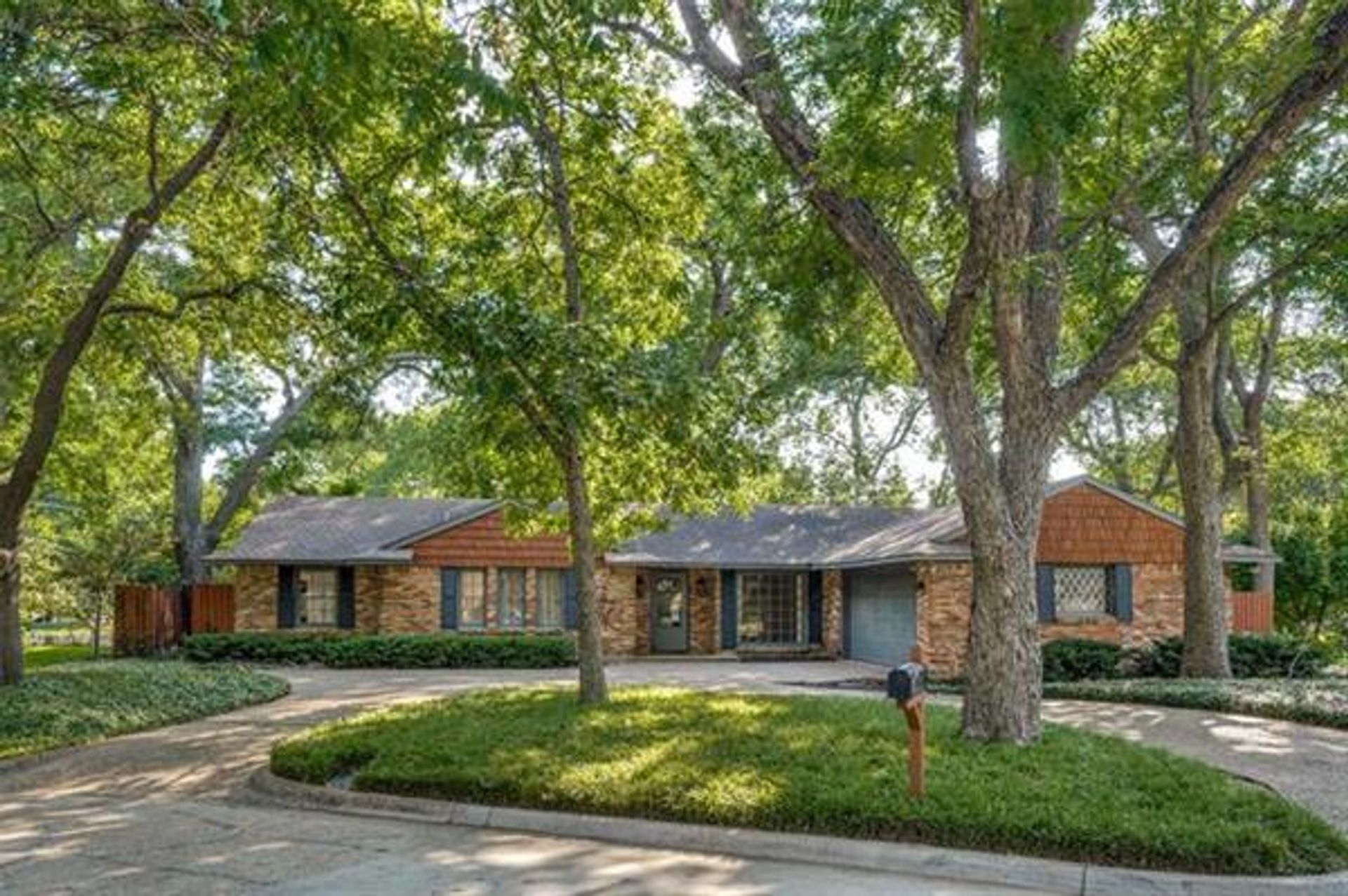 Dom w Farmers Branch, Texas 10771288