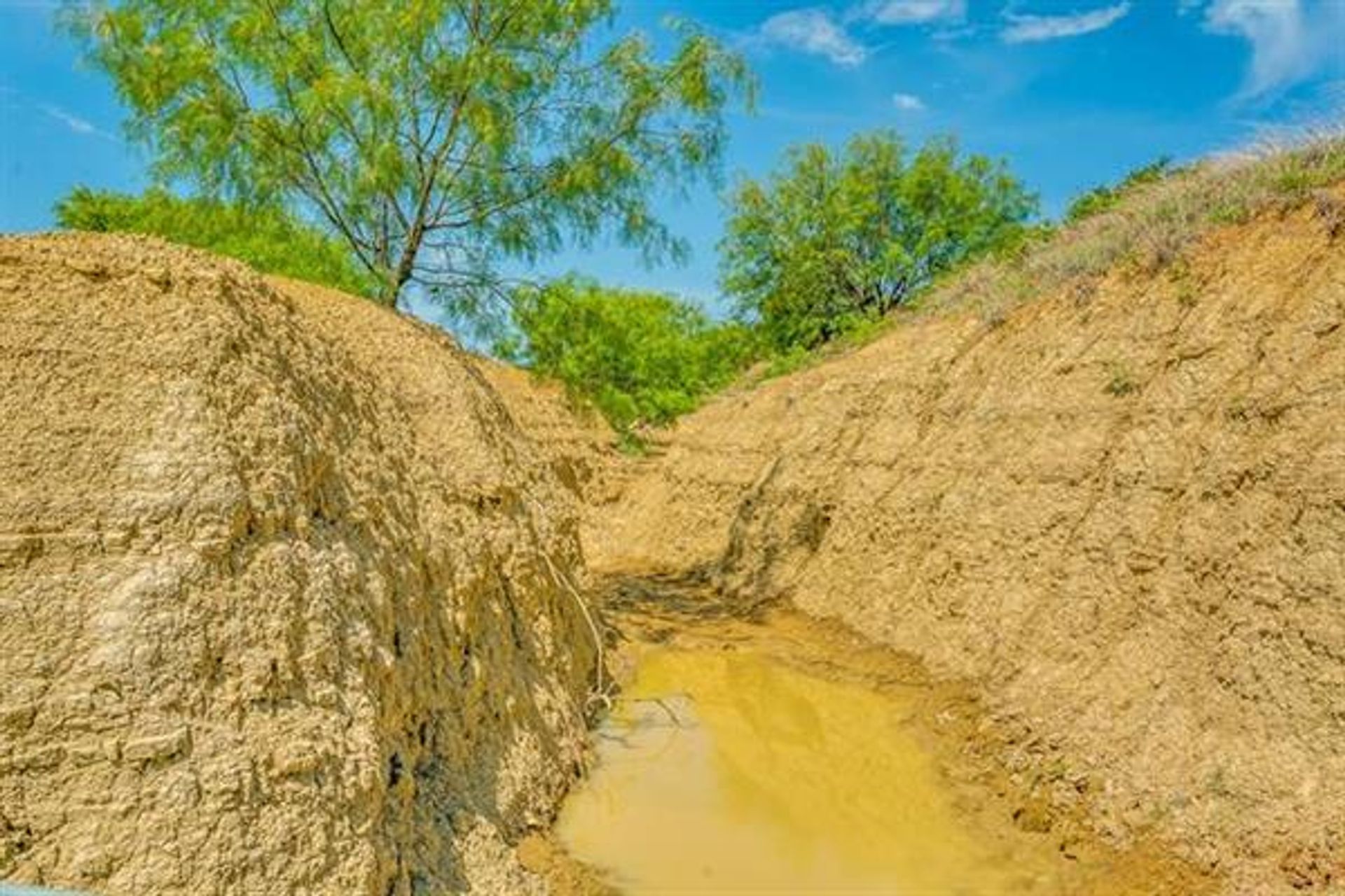 房子 在 Mineral Wells, Texas 10771491