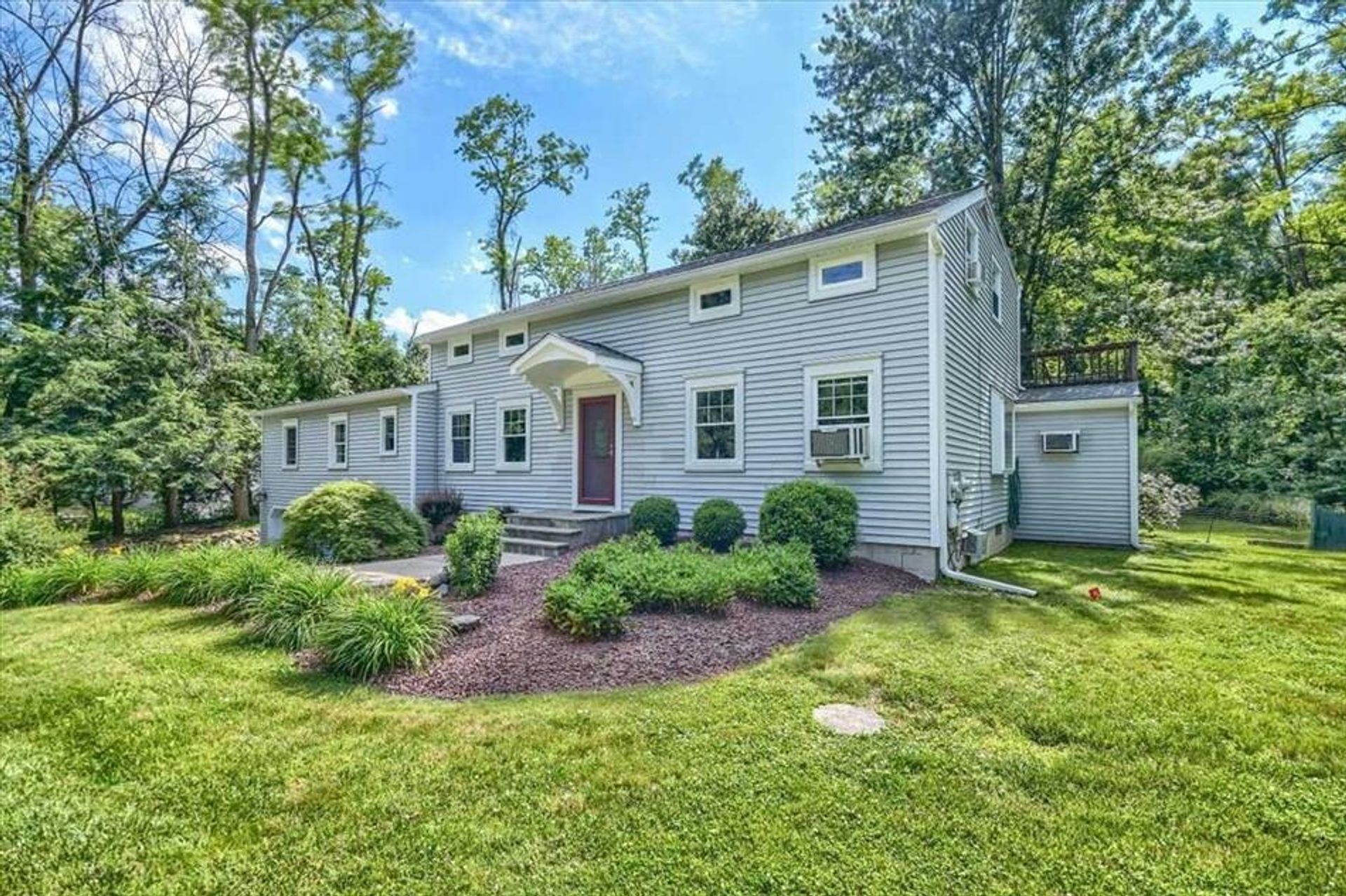 House in Hopewell Junction, New York 10771963