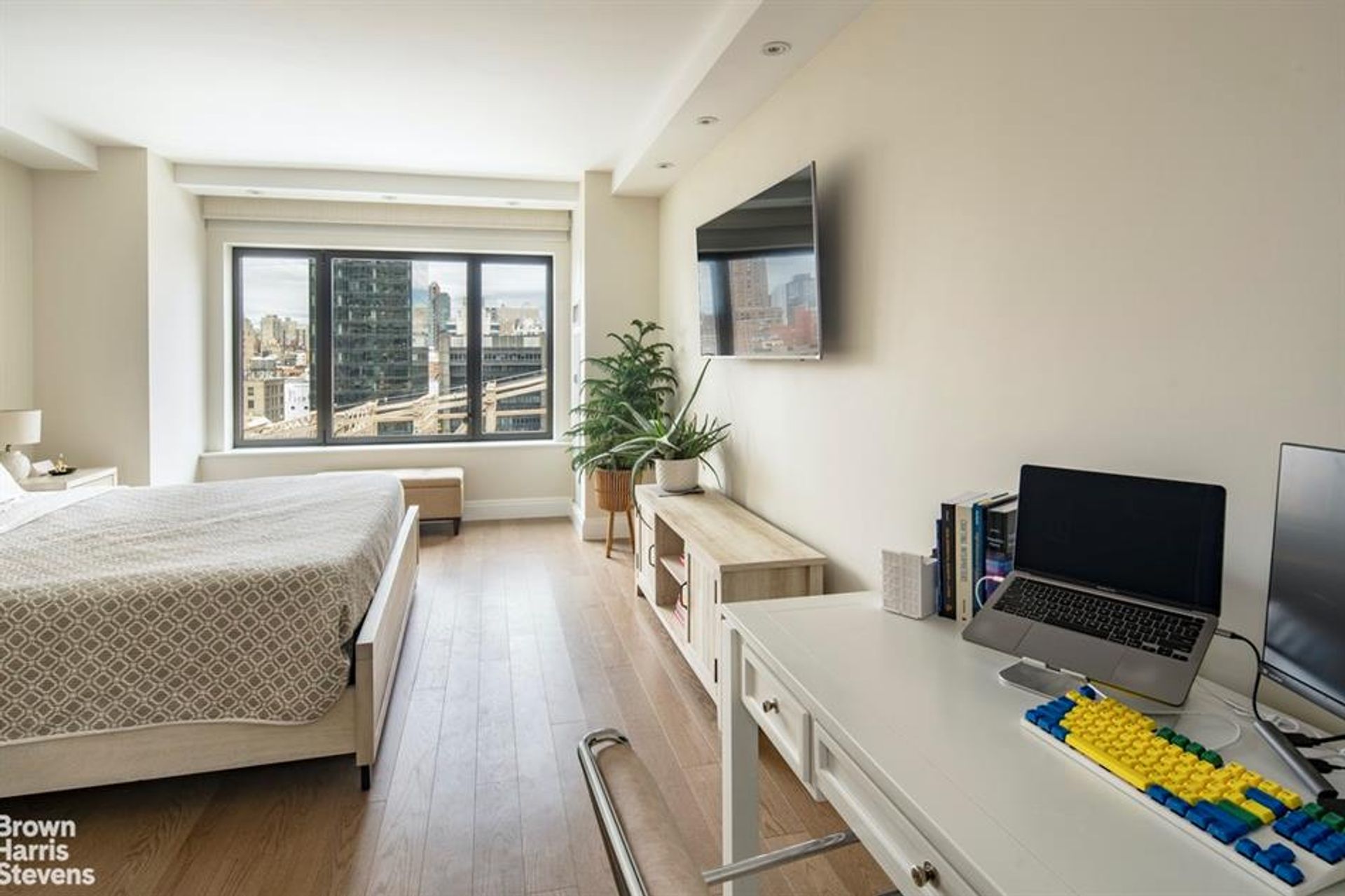 Condominium in New York, New York 10772088