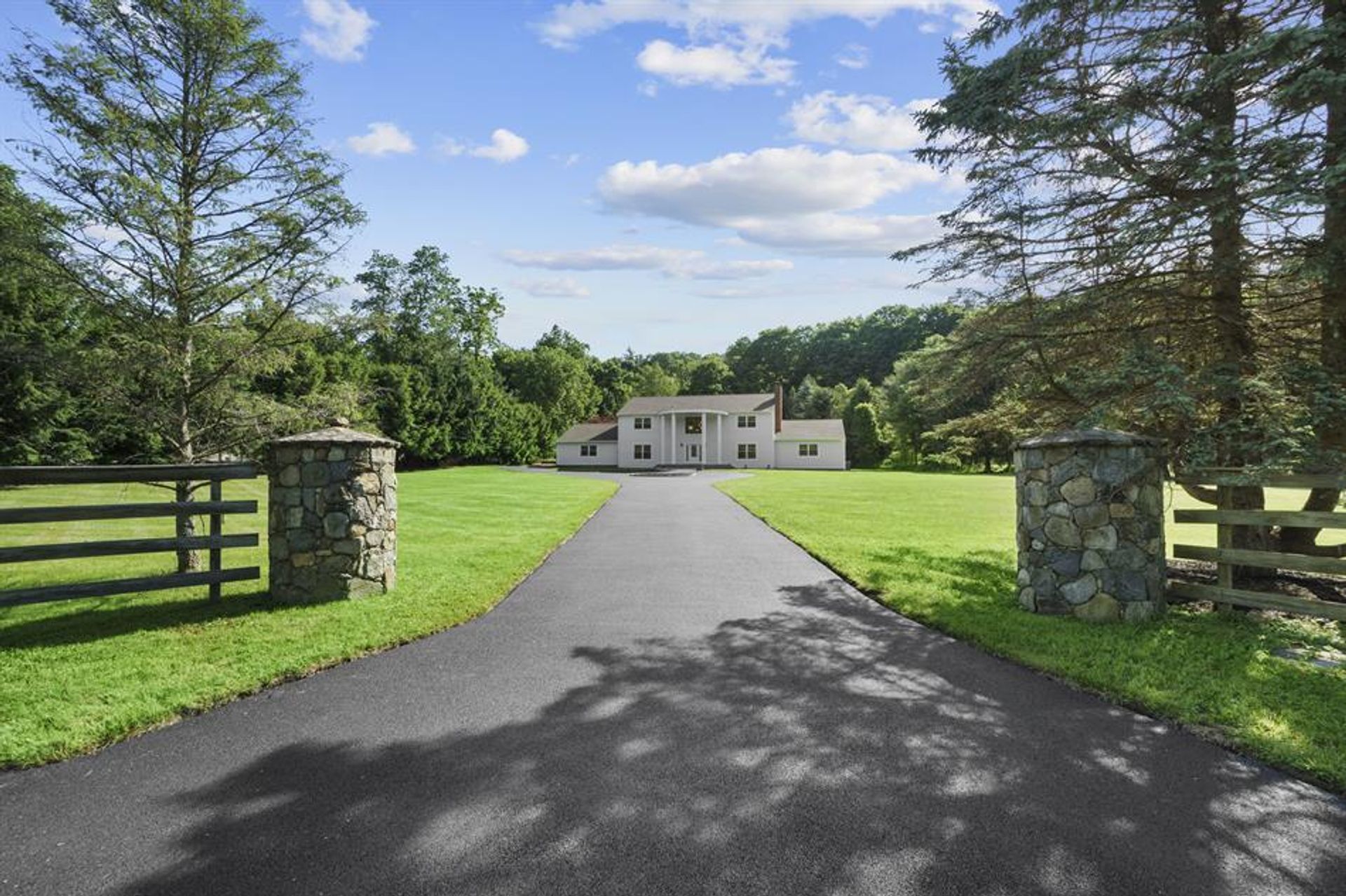 House in Putnam Valley, New York 10772216