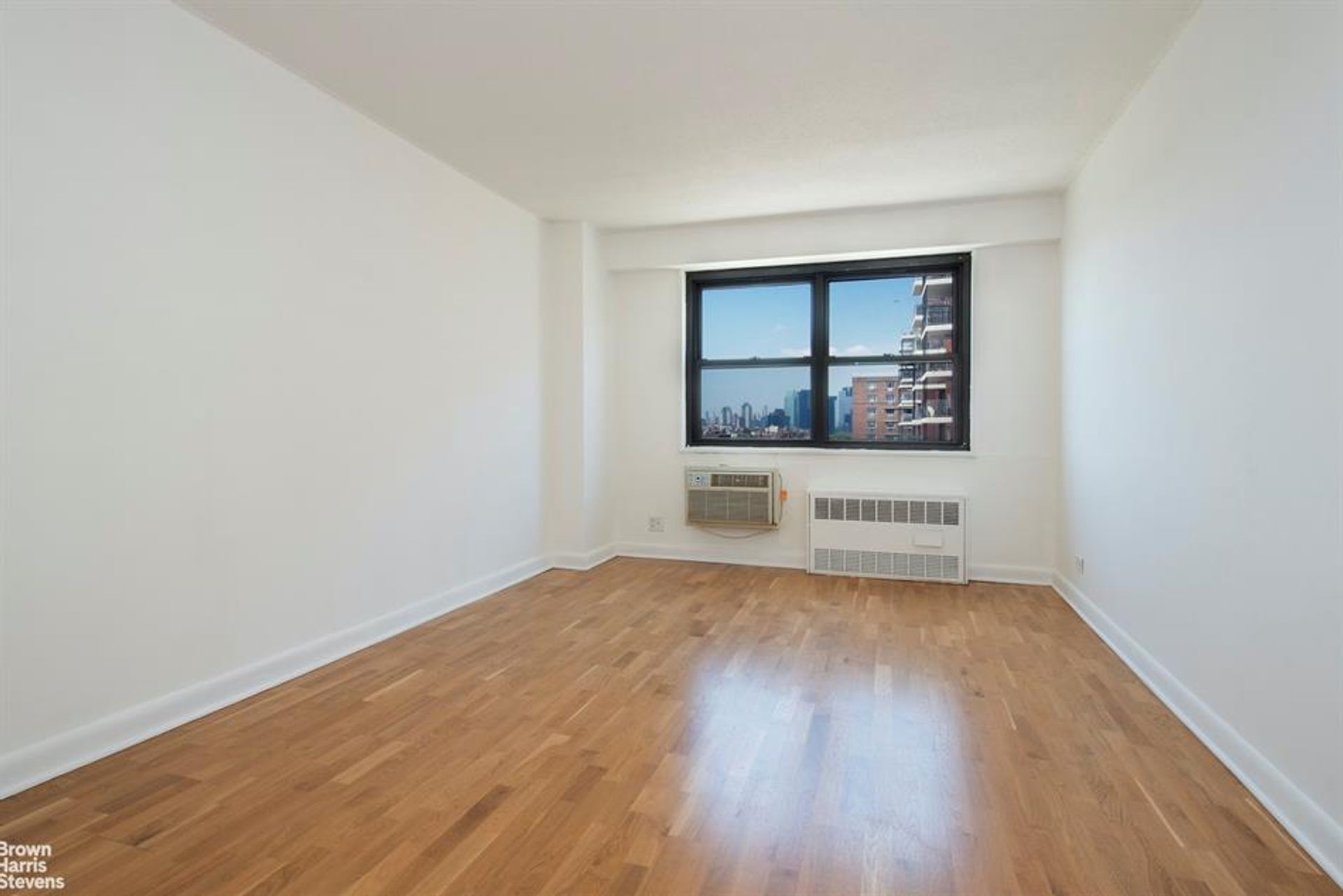 Condominium in , New York 10772296