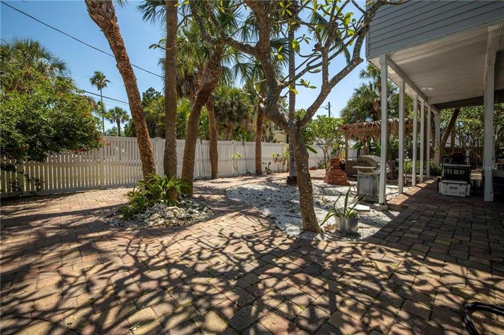 House in St. Pete Beach, Florida 10772390