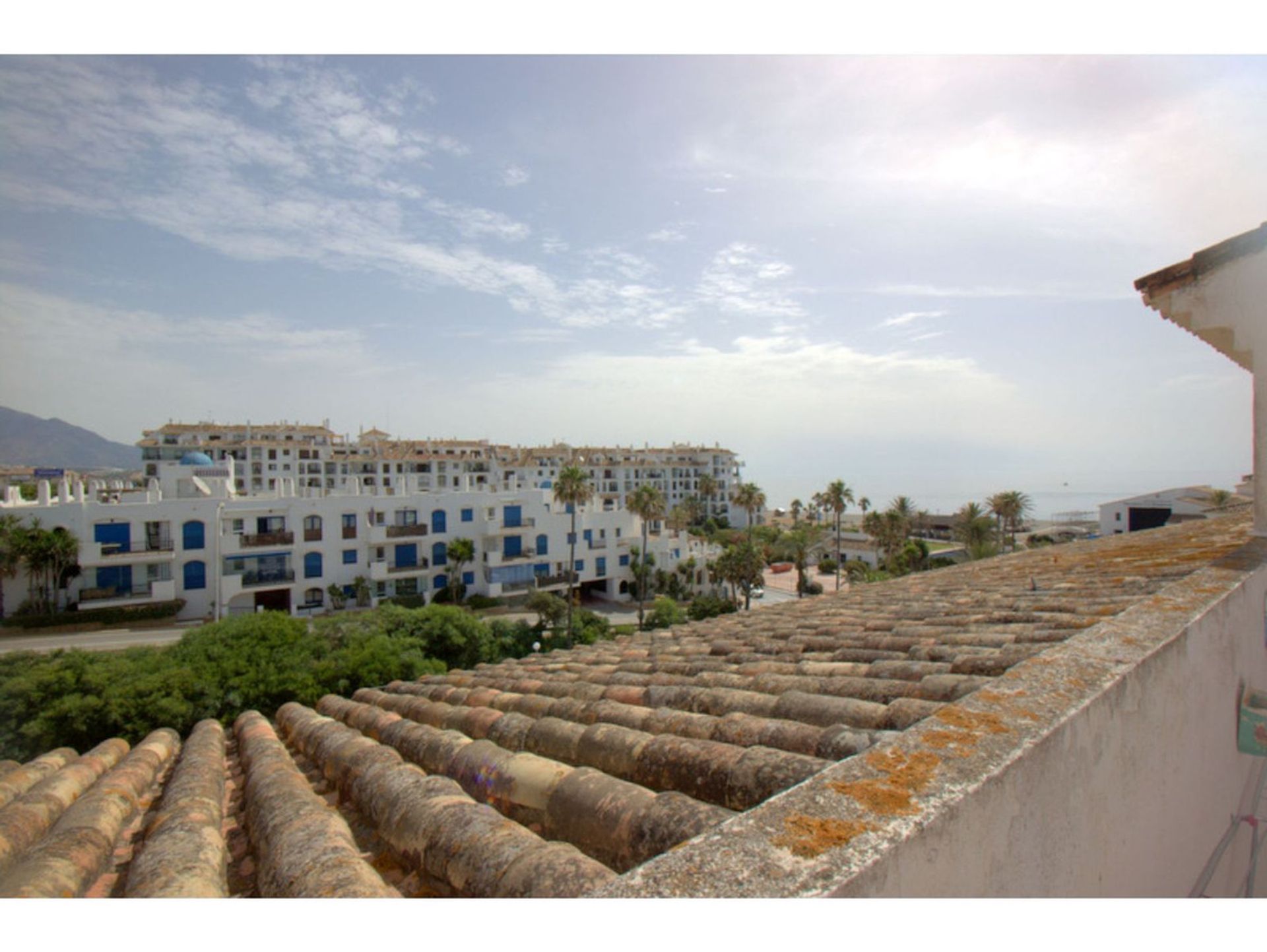 Condominium in La Duquesa, Andalucía 10773073