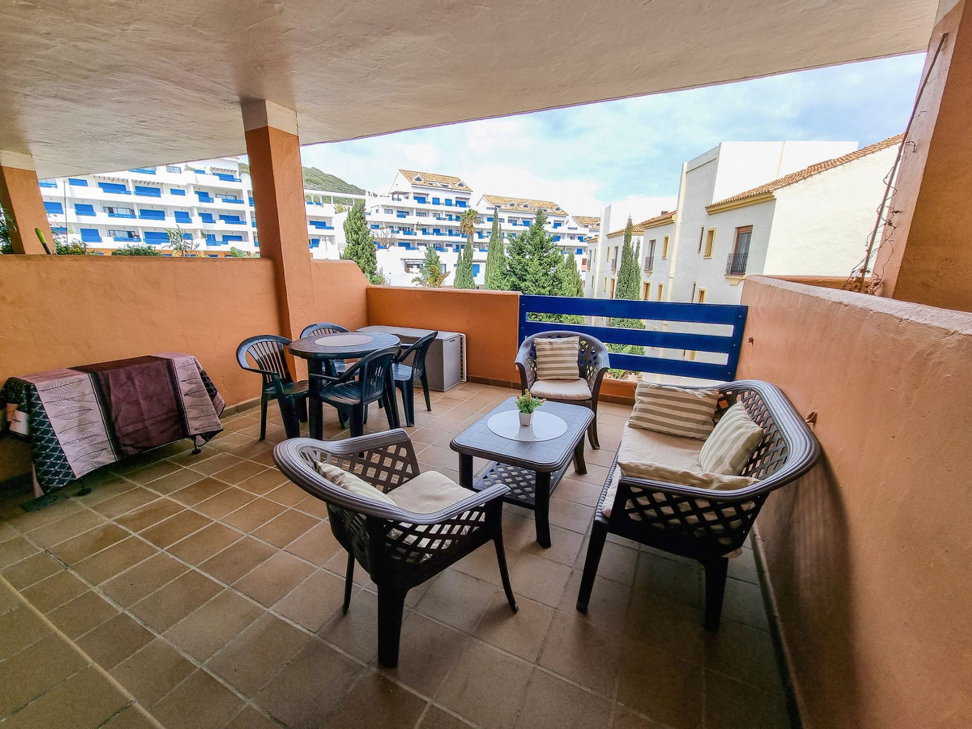 Condominium in La Duquesa, Andalucía 10773113