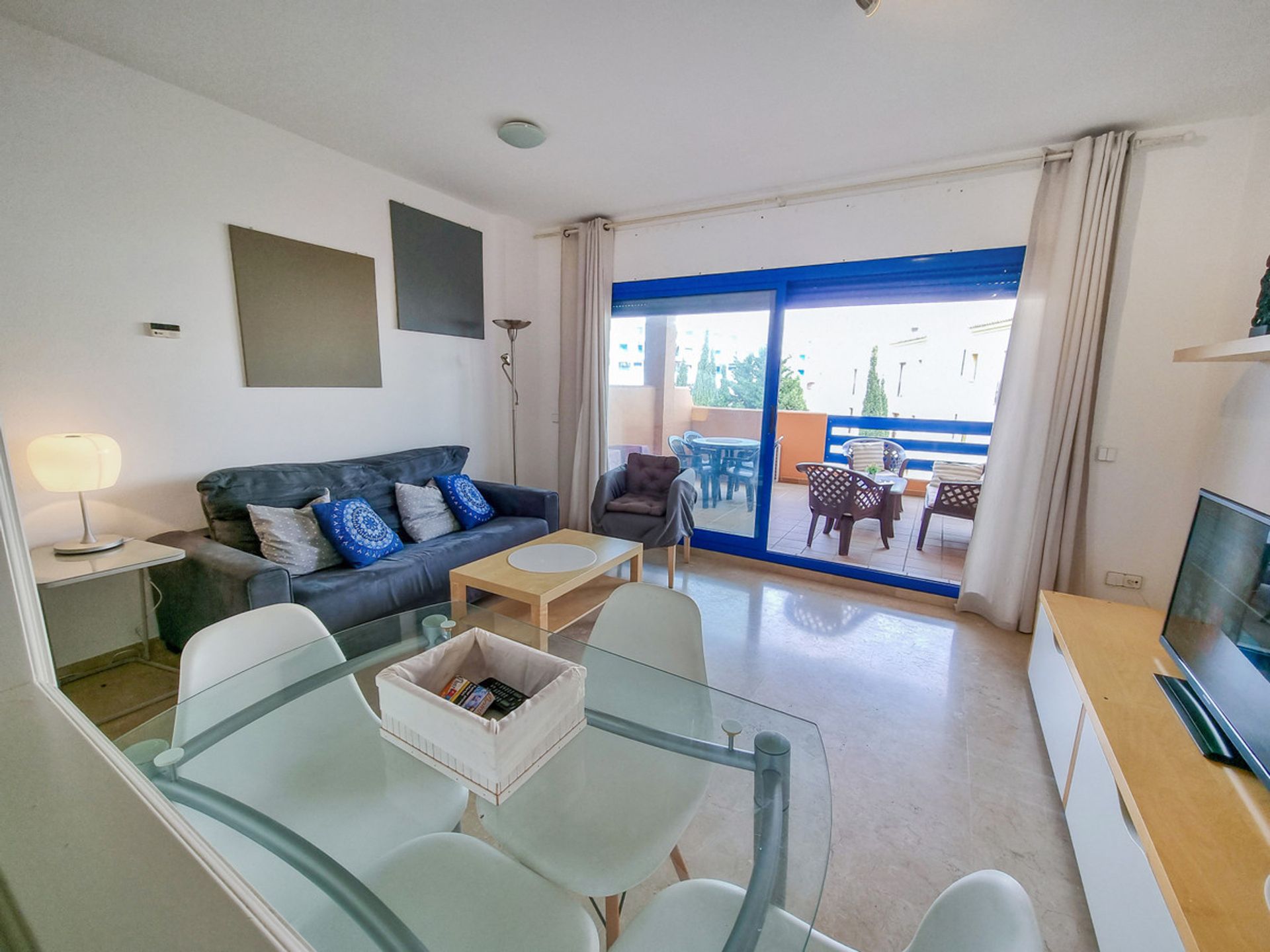 Condominium in La Duquesa, Andalucía 10773113