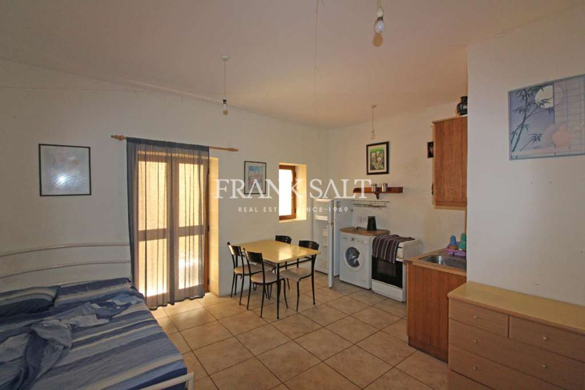 Annen i Senglea,  10774231