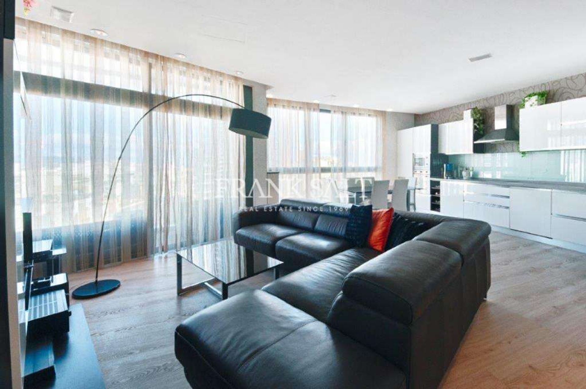 Condominium in San Giljan, San Giljan 10775253