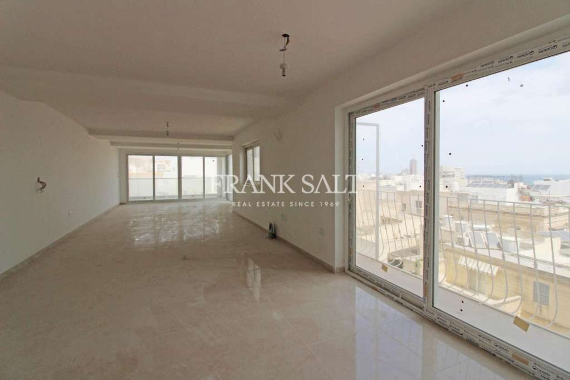 Condominium in San Giljan, San Giljan 10775273