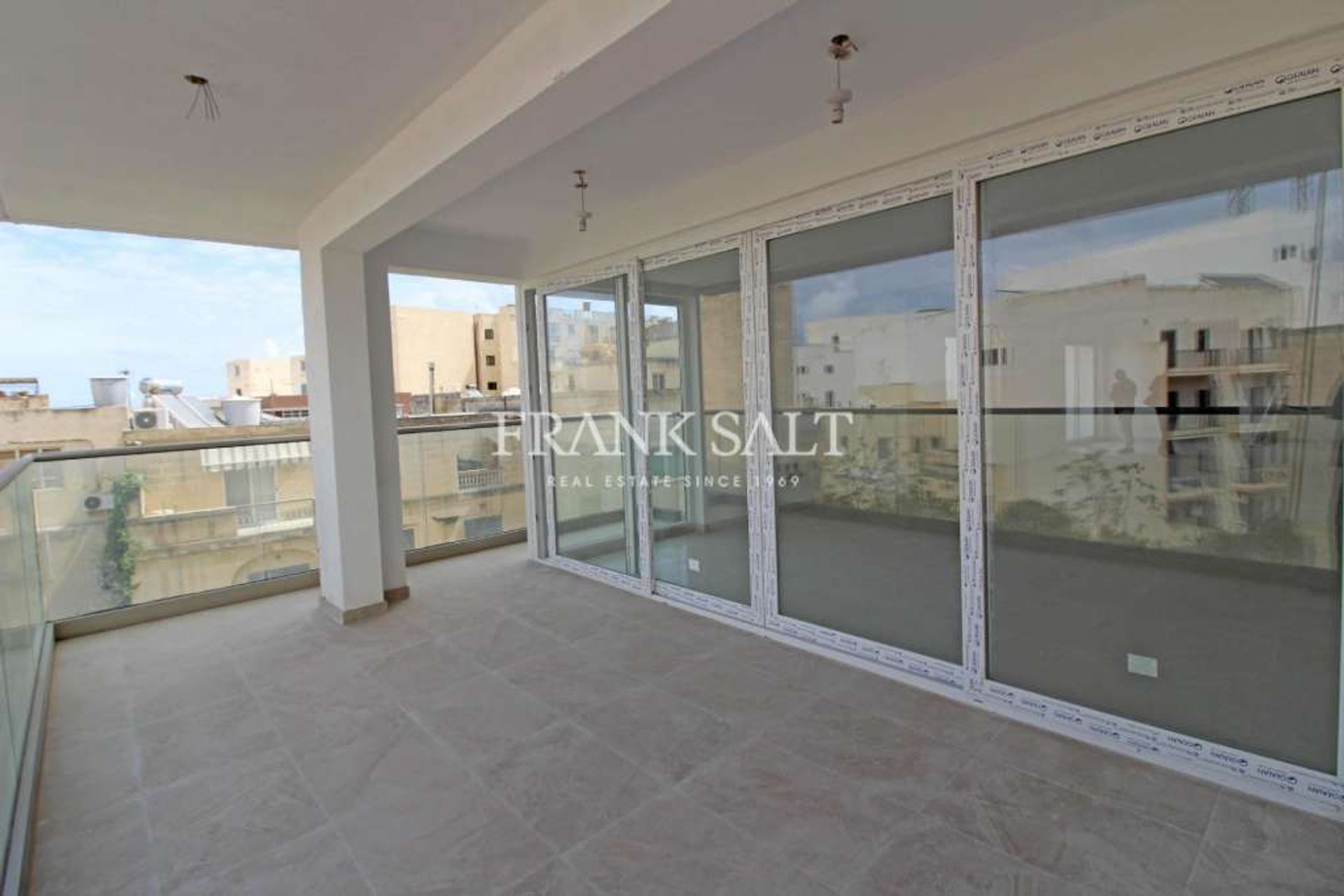 Condominium in San Giljan, San Giljan 10775273