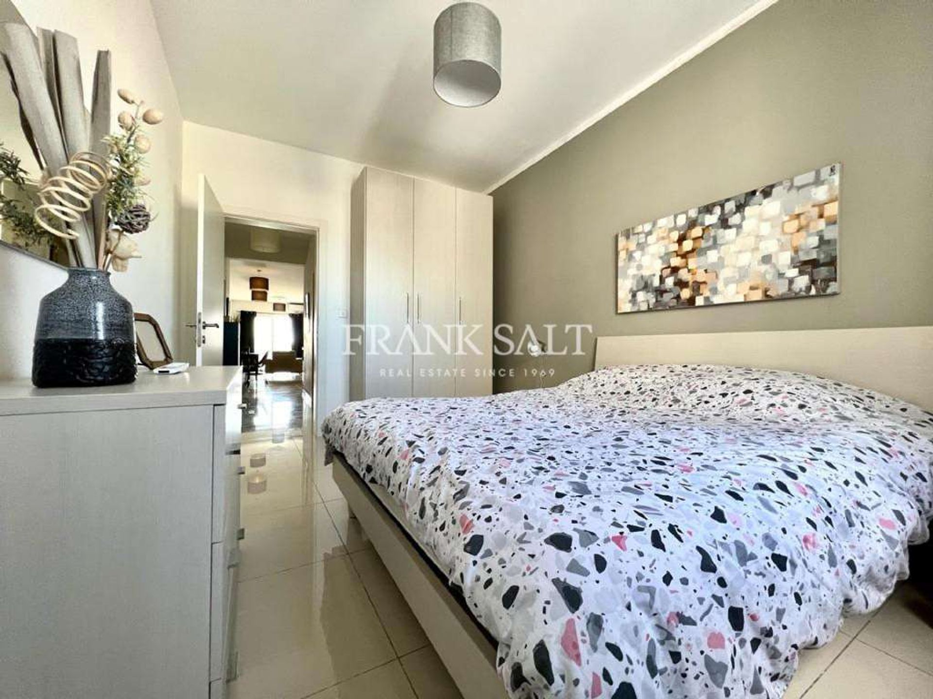 Condominium in San Giljan, San Giljan 10775417