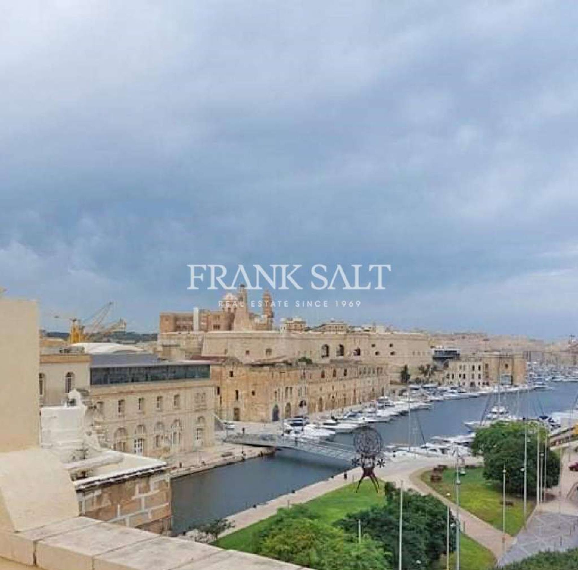 Inny w Cospicua,  10775690