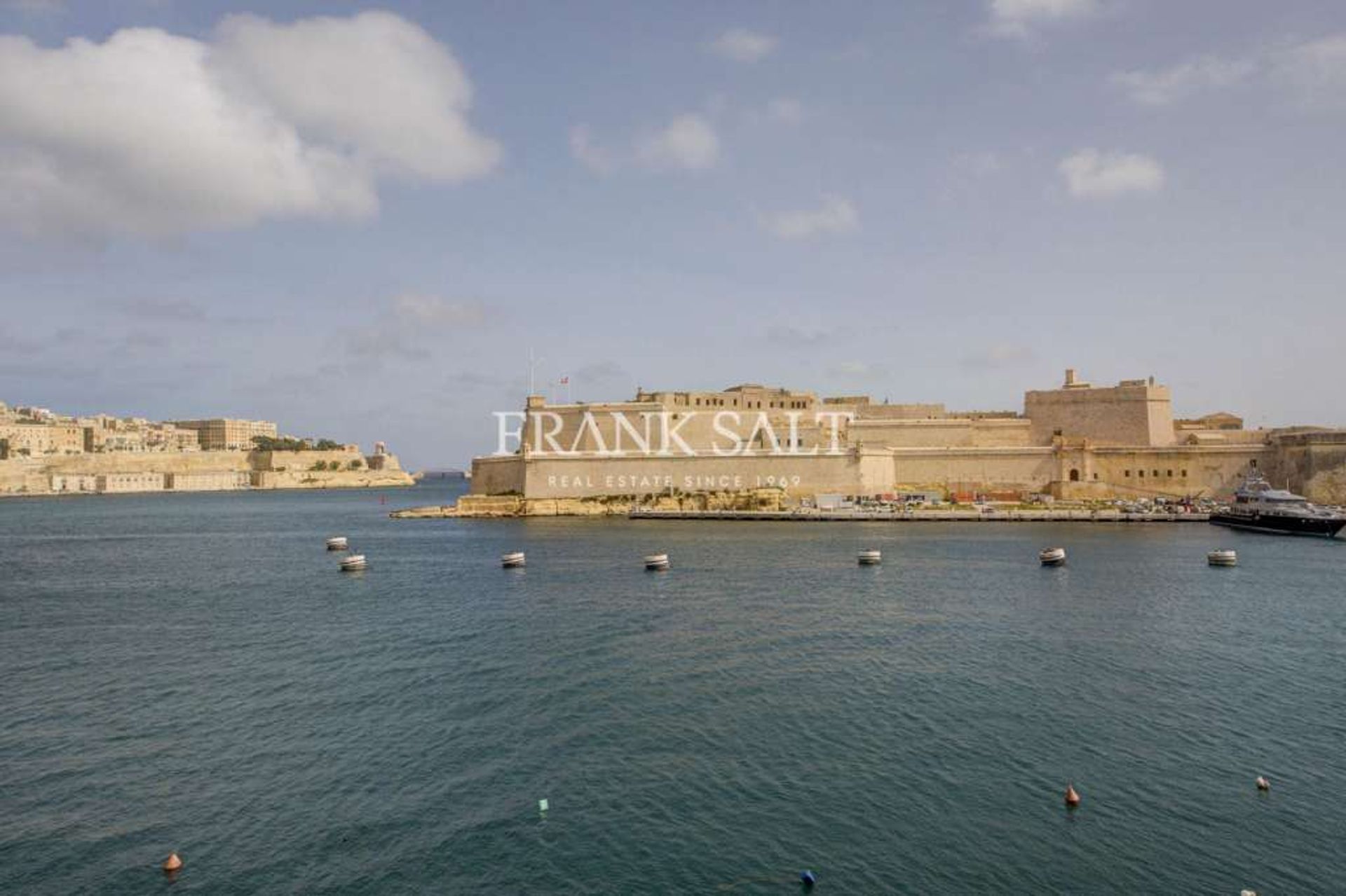 Osakehuoneisto sisään Senglea, Isla 10775806