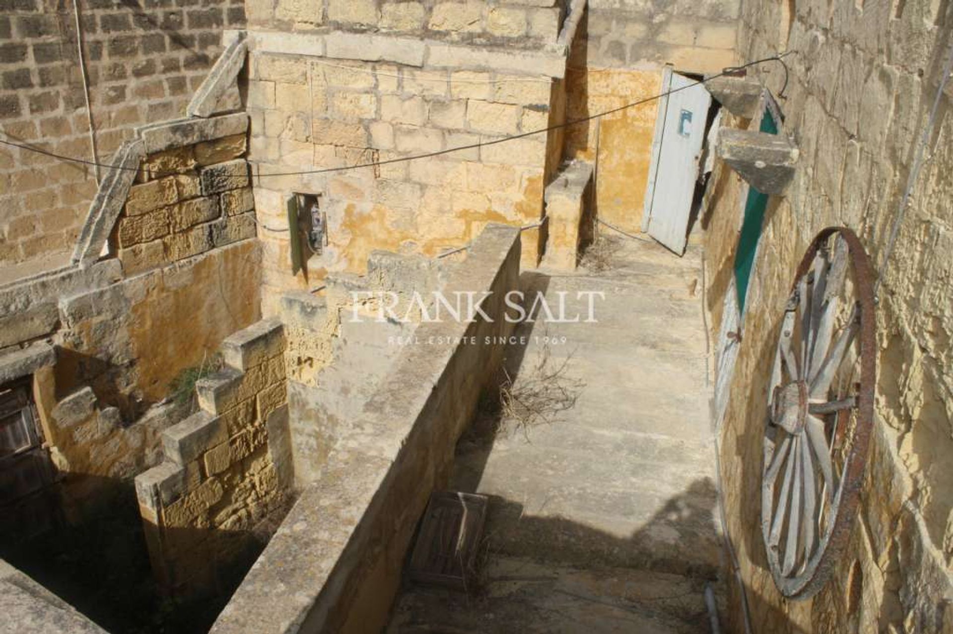 Altro nel San Katald, Gharb 10777480