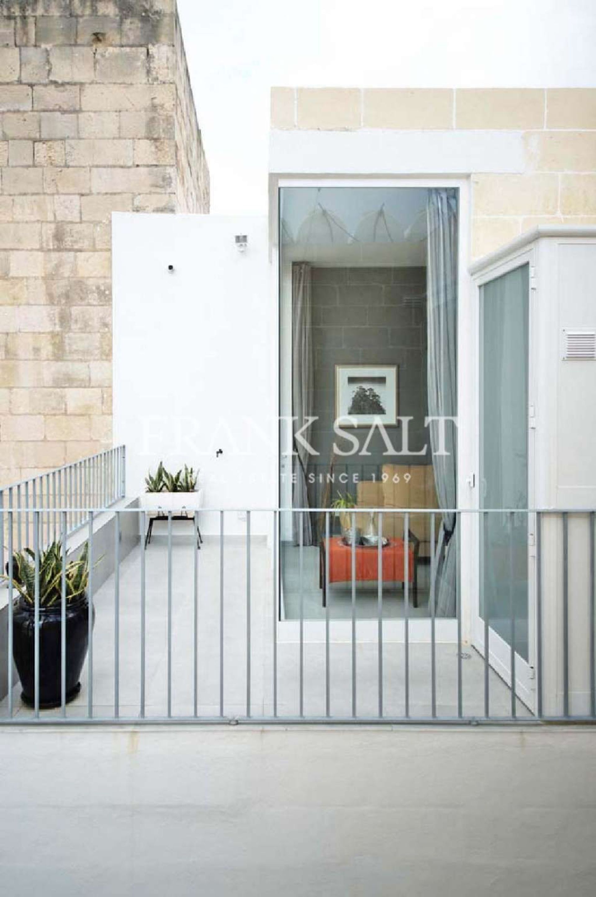 Condominium in Valletta,  10777500