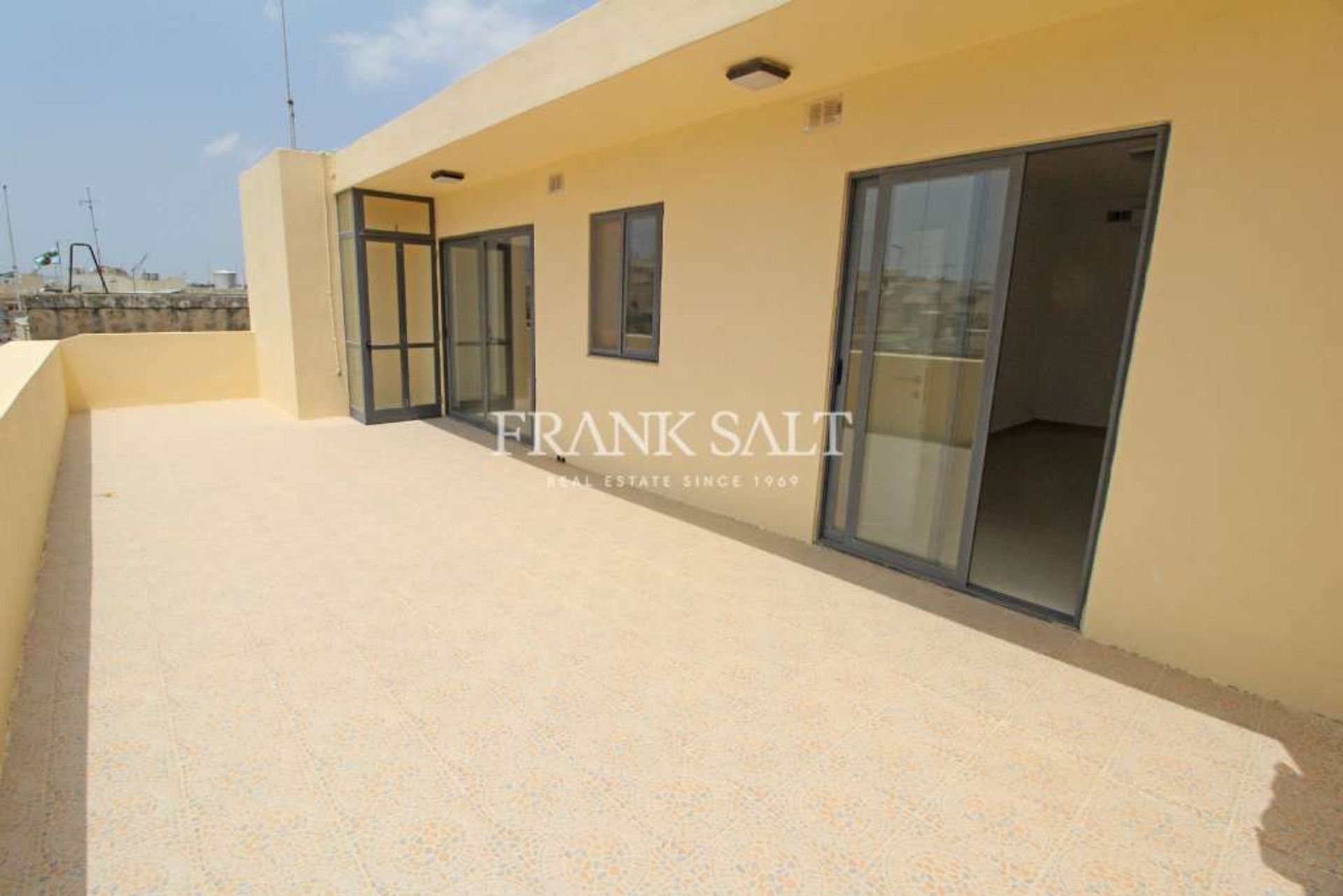 Condominium in Qormi, Qormi 10777669