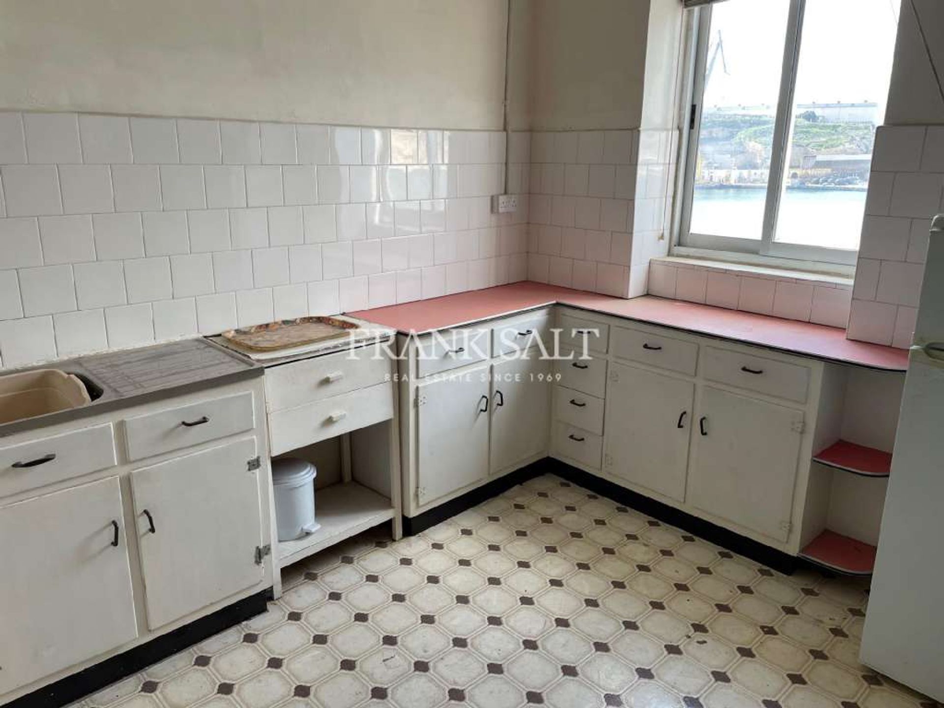 Osakehuoneisto sisään Senglea, Isla 10777701