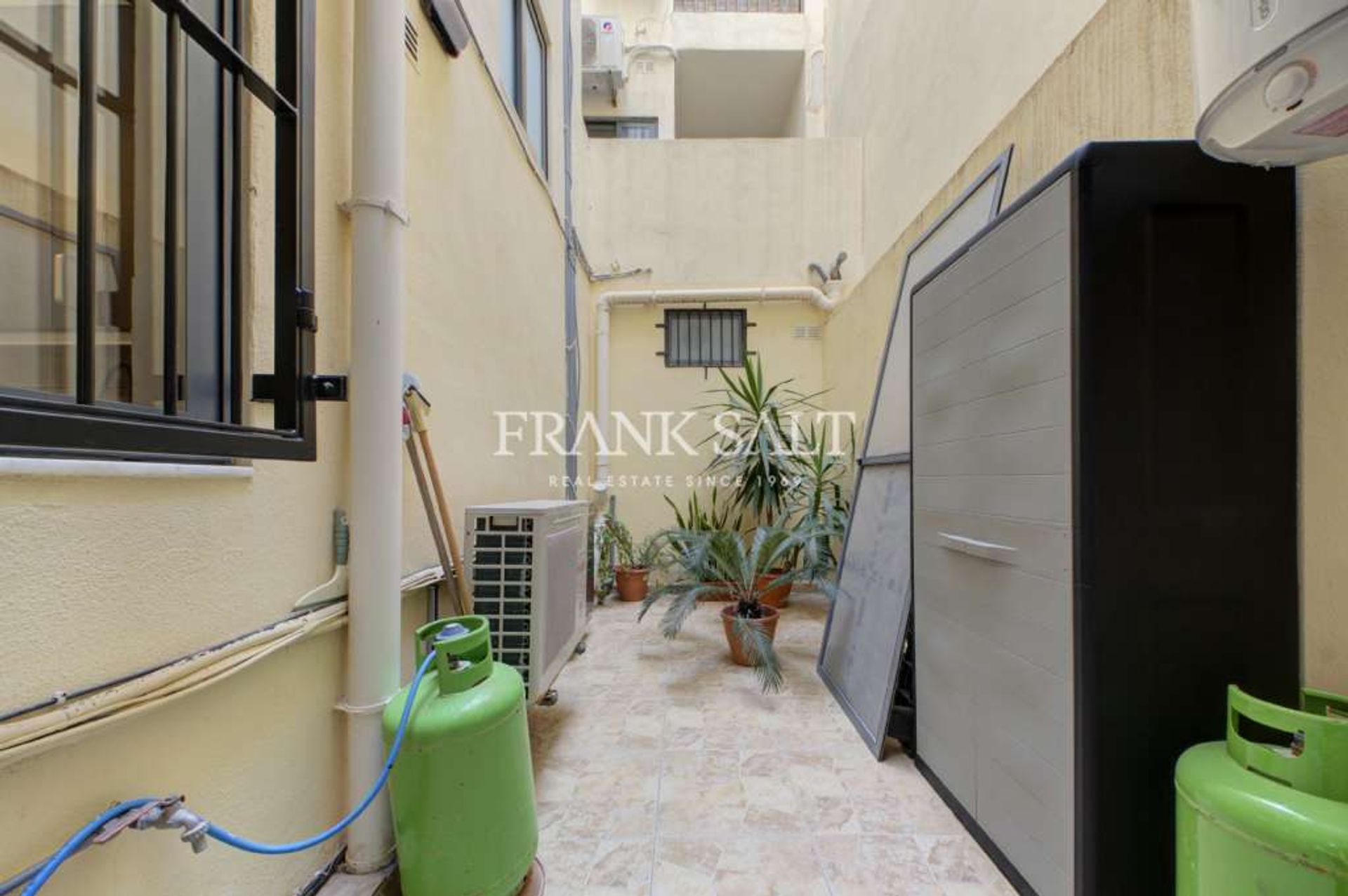 Condominium in Mosta,  10778025