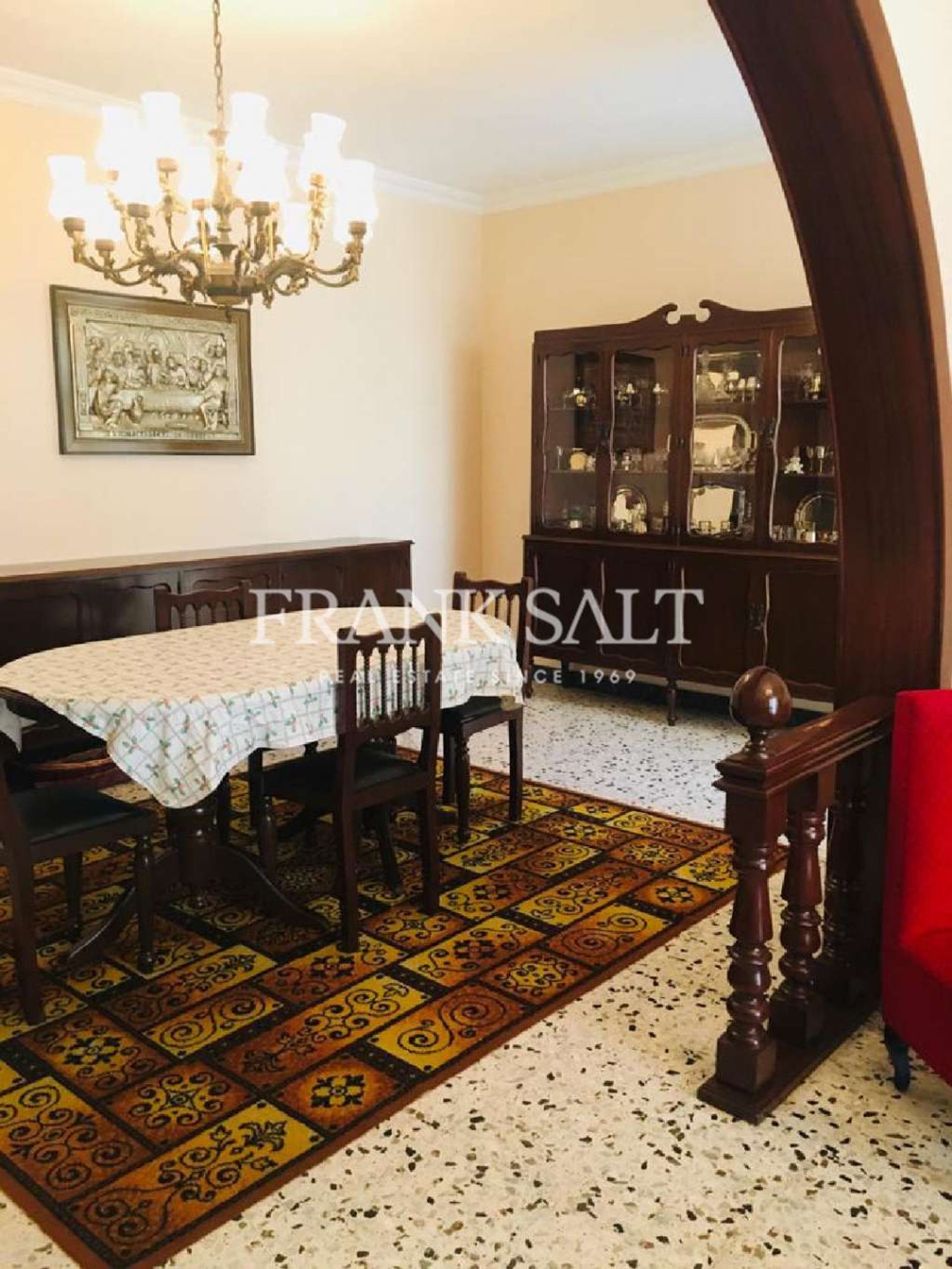 عمارات في ويد لاركاتا, موستا 10778263