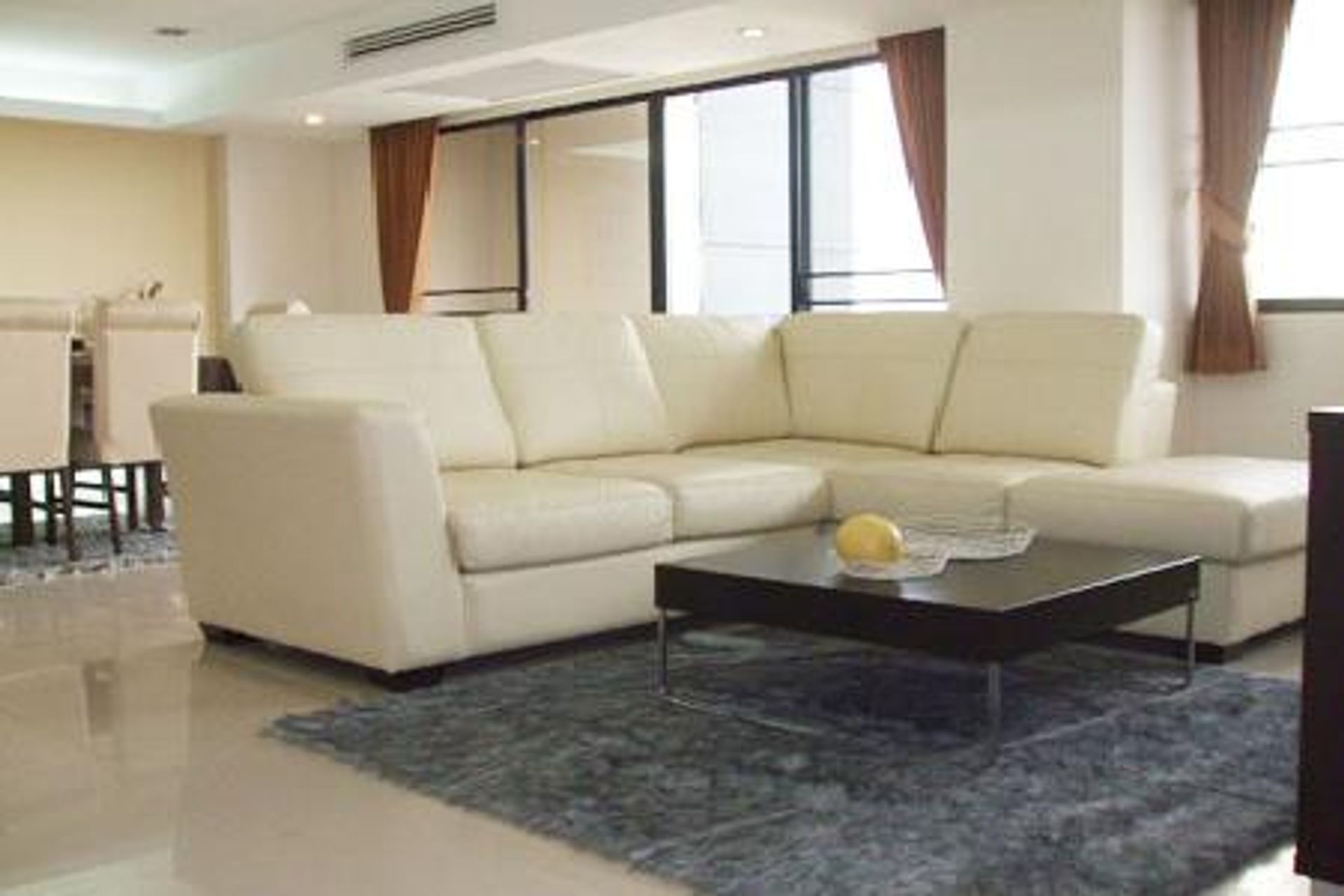 Condominium in Khlong Toei, Krung Thep Maha Nakhon 10778960