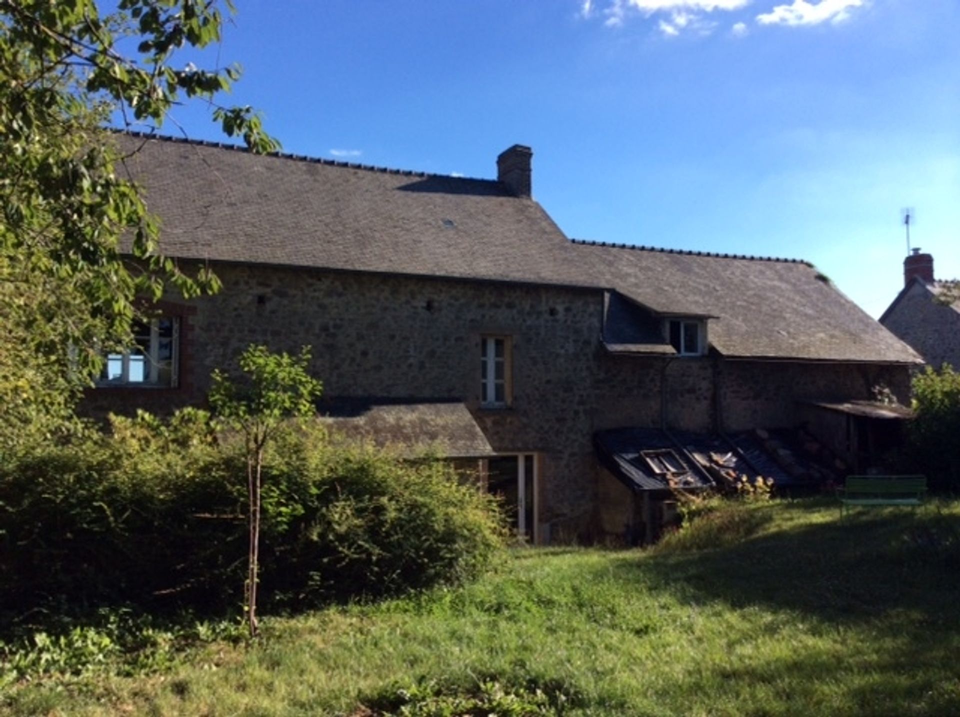 House in Saint-Aubin-du-Désert, Pays de la Loire 10779320