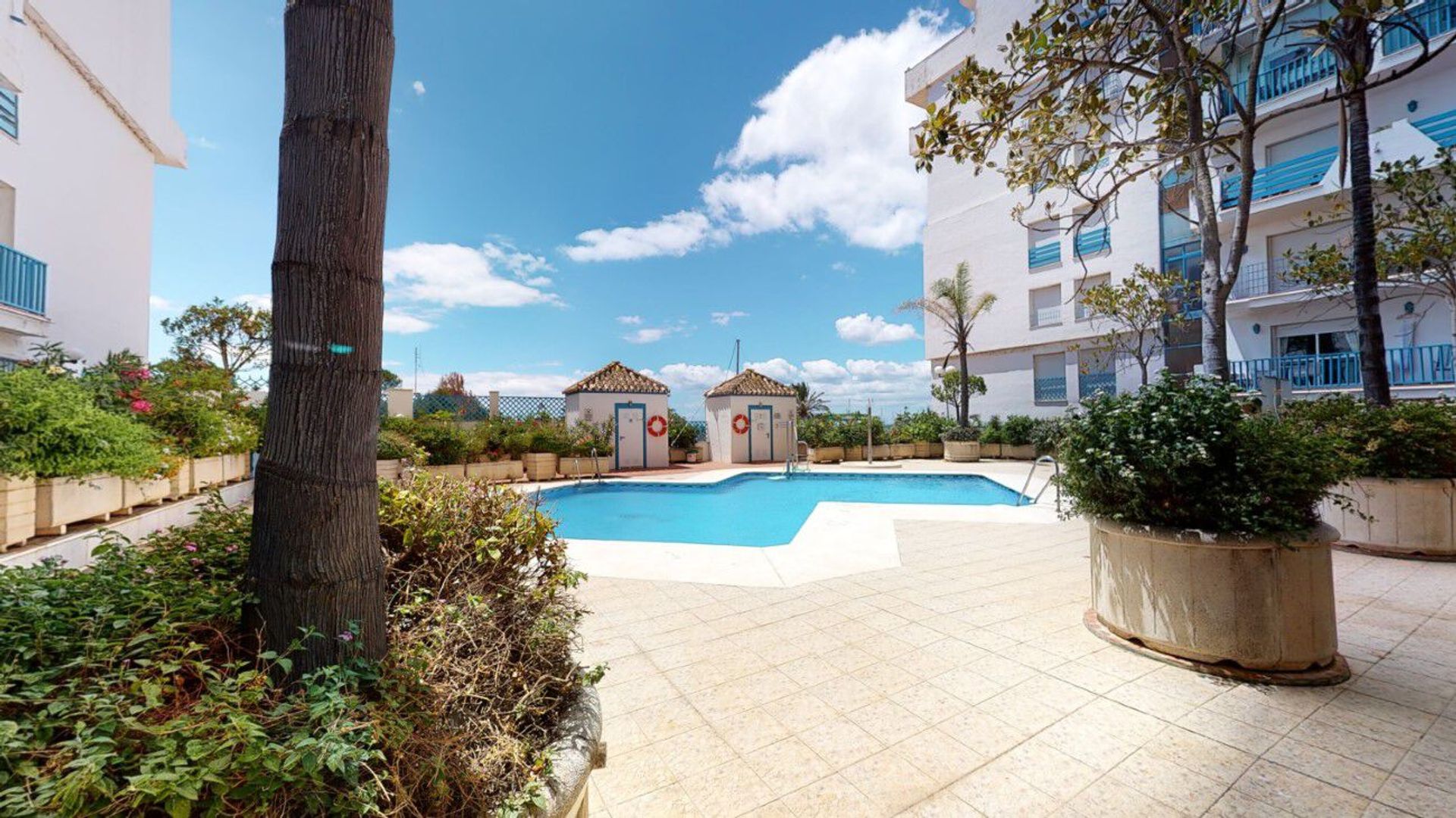 Condominium in Estepona, Andalucía 10779846