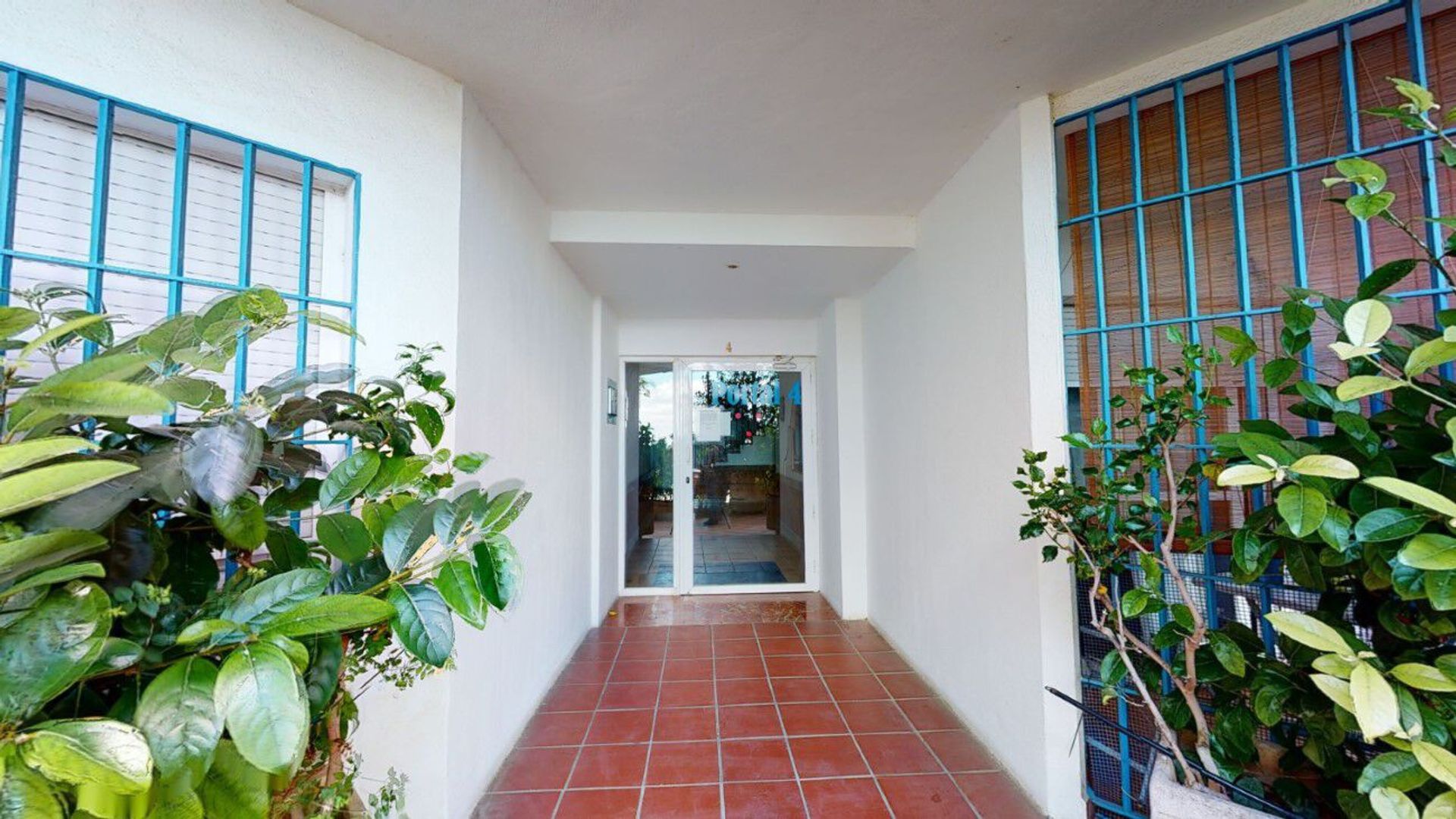 Condominium in Estepona, Andalucía 10779846