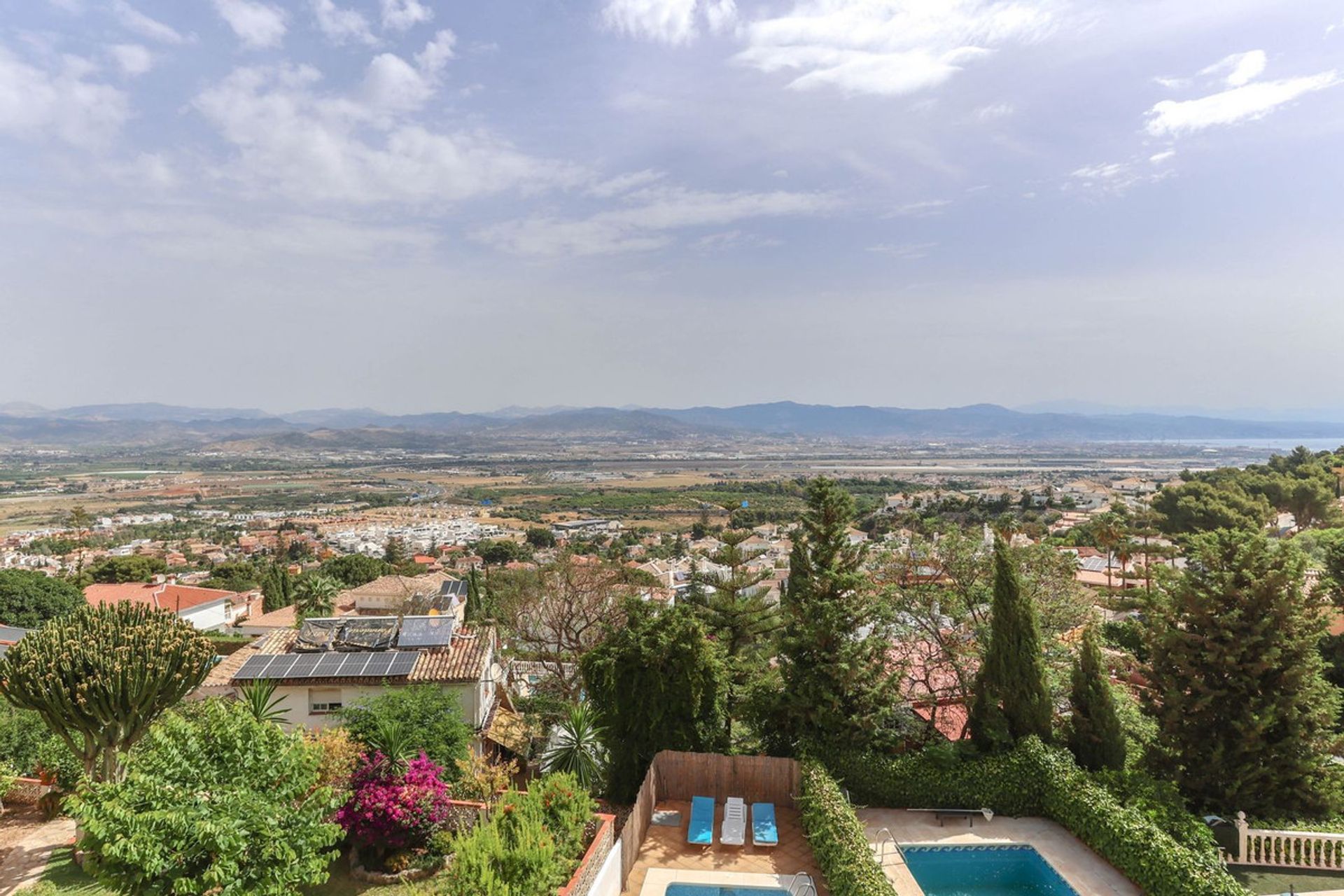 Talo sisään Alhaurín de la Torre, Andalucía 10780079