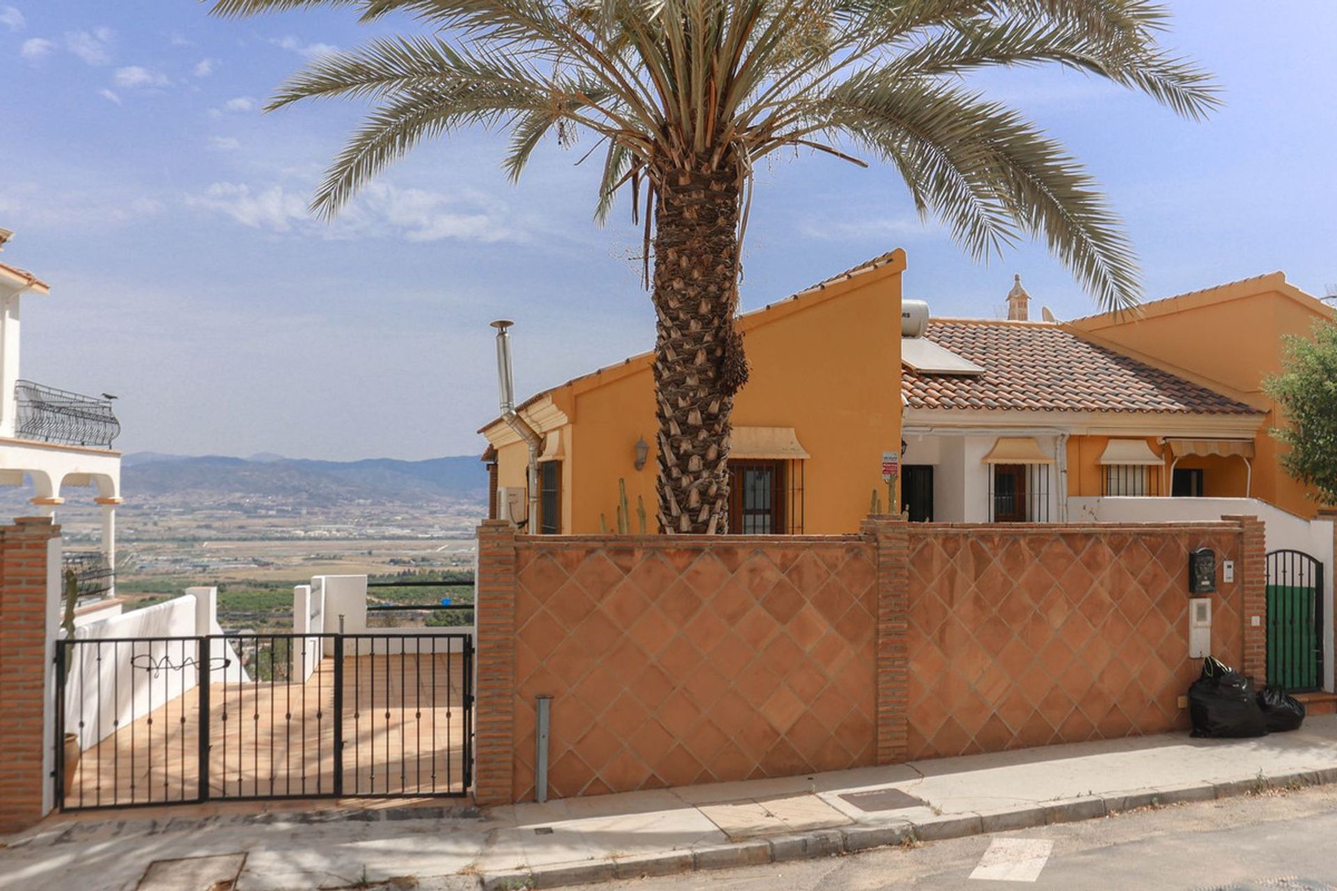 Talo sisään Alhaurín de la Torre, Andalucía 10780079