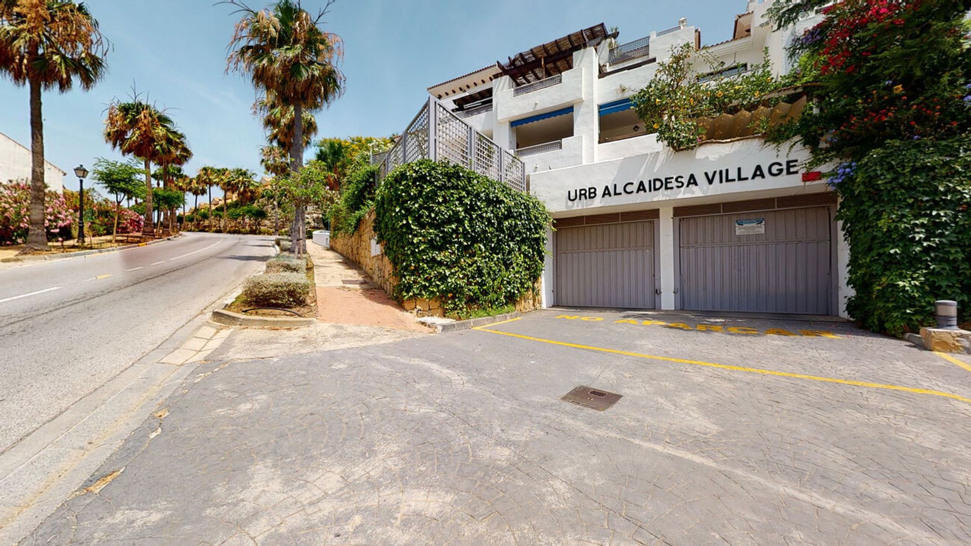 Condominium in La Línea de la Concepción, Andalucía 10780127