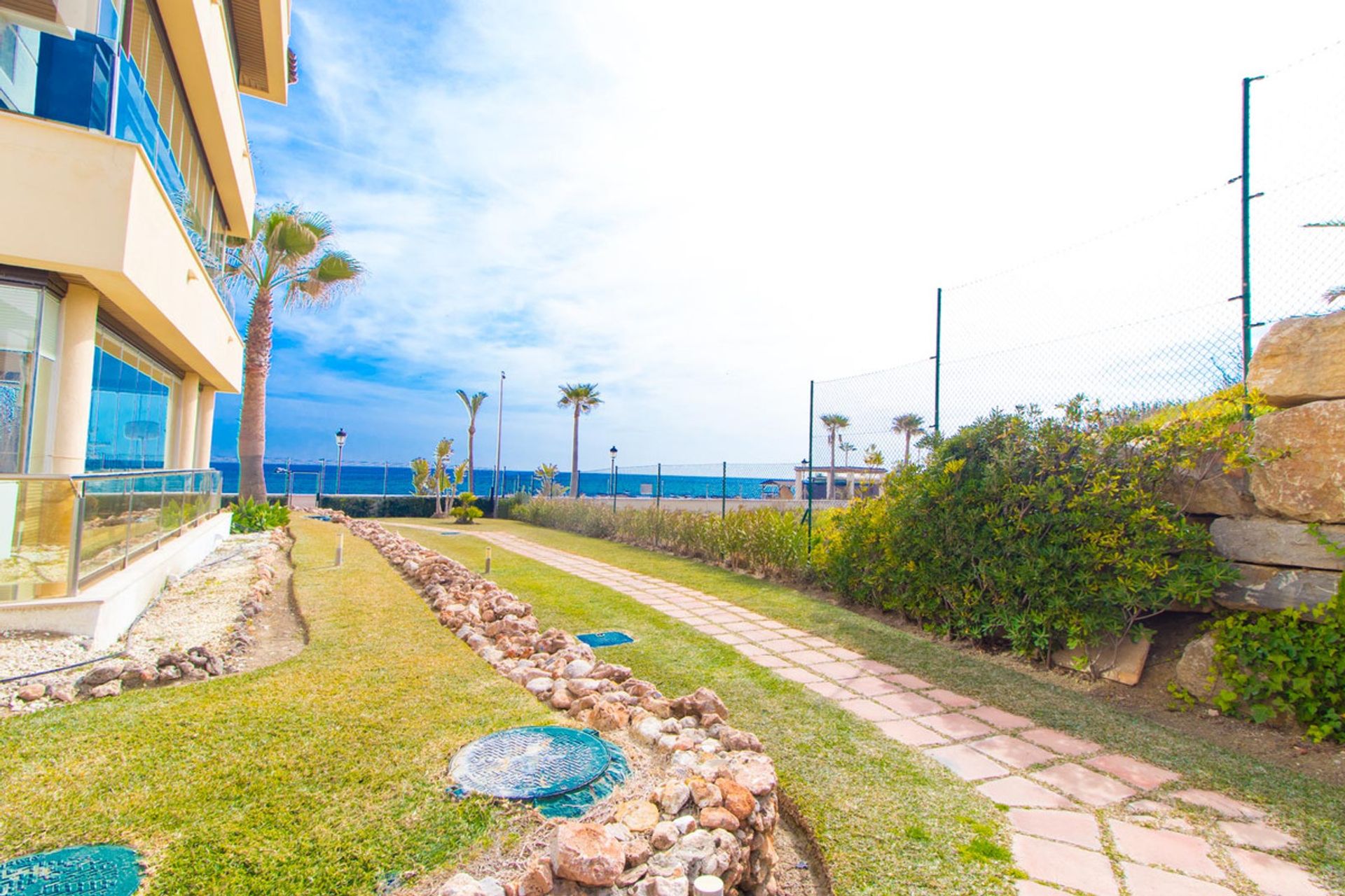 Condominio en Castillo de Sabinillas, Andalucía 10781969