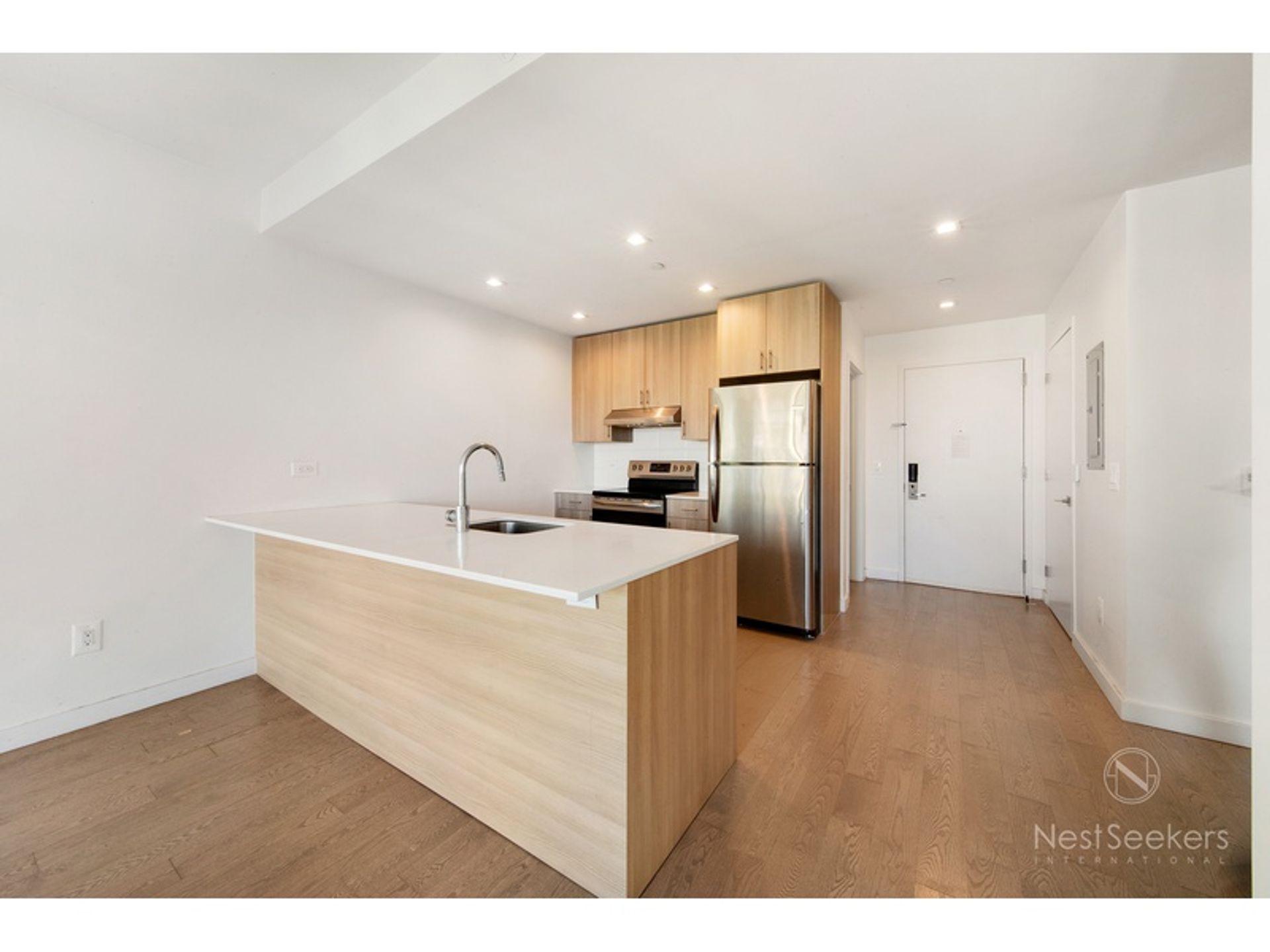 Condominium in , New York 10785346