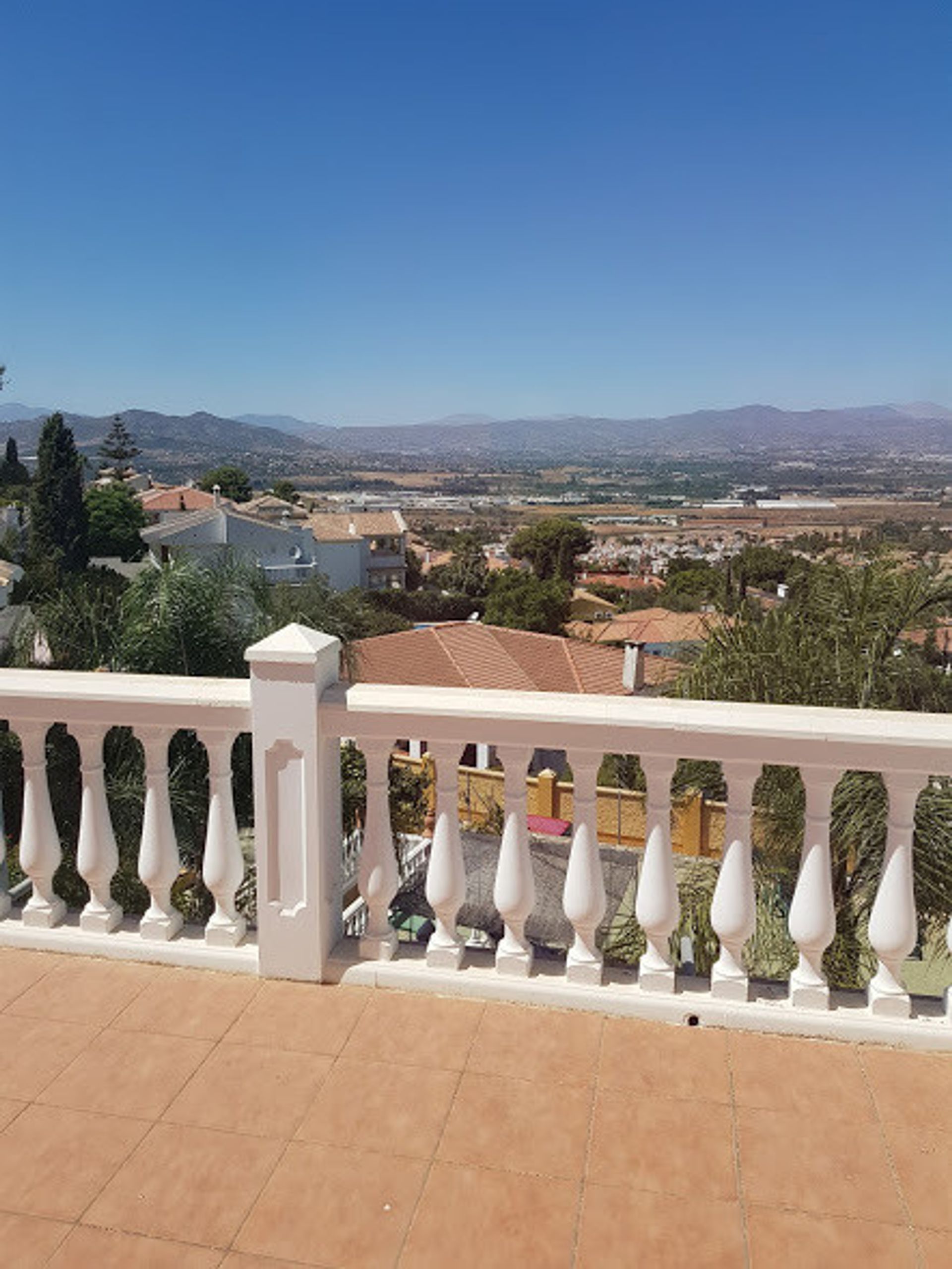 بيت في Alhaurín de la Torre, Andalucía 10785867