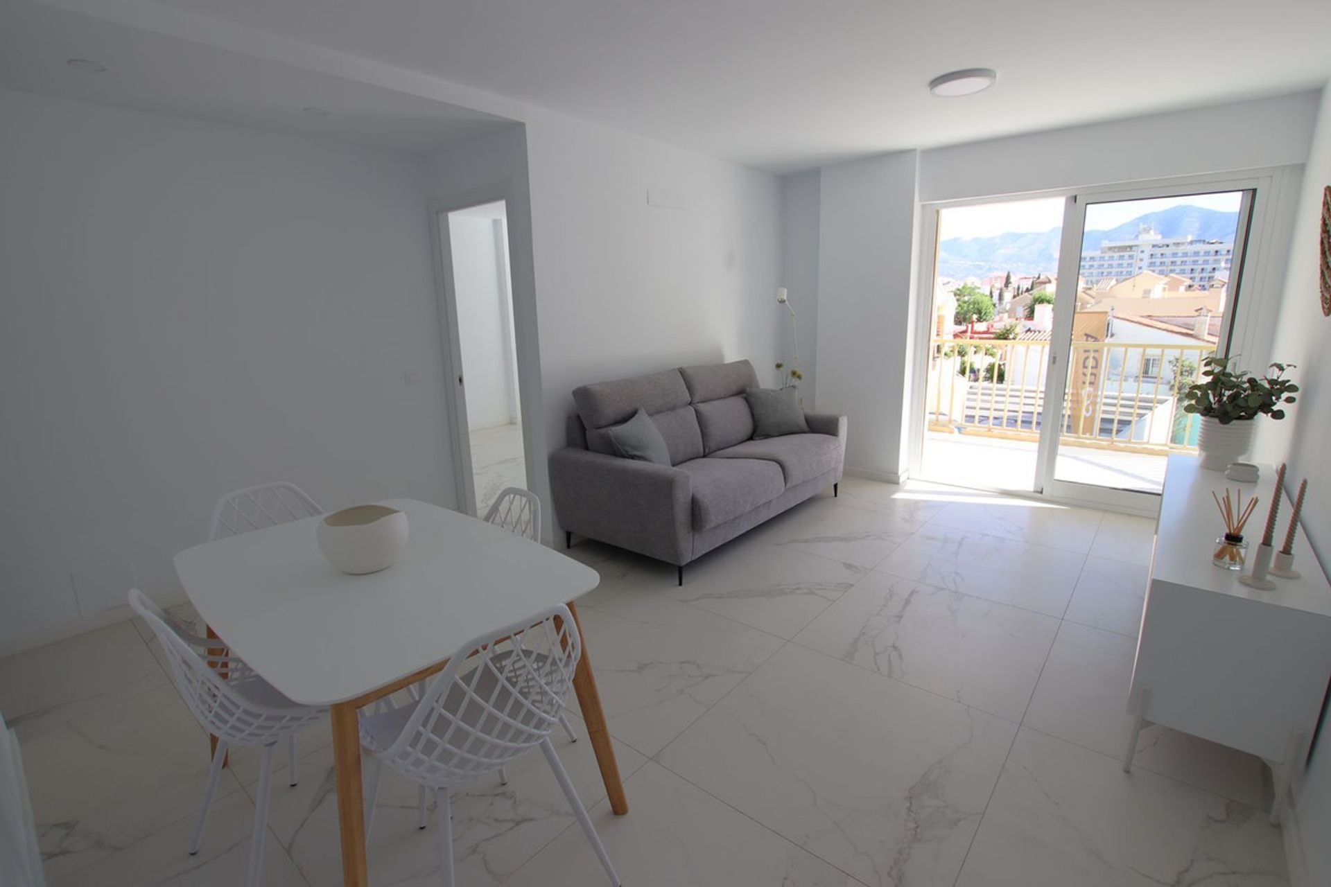 Condominium in Las Lagunas de Mijas, Andalucía 10786008