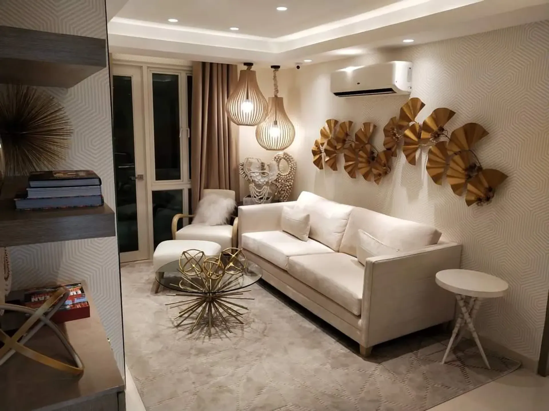 Condominium in San Rafael, corner EDSA Extension 10787431