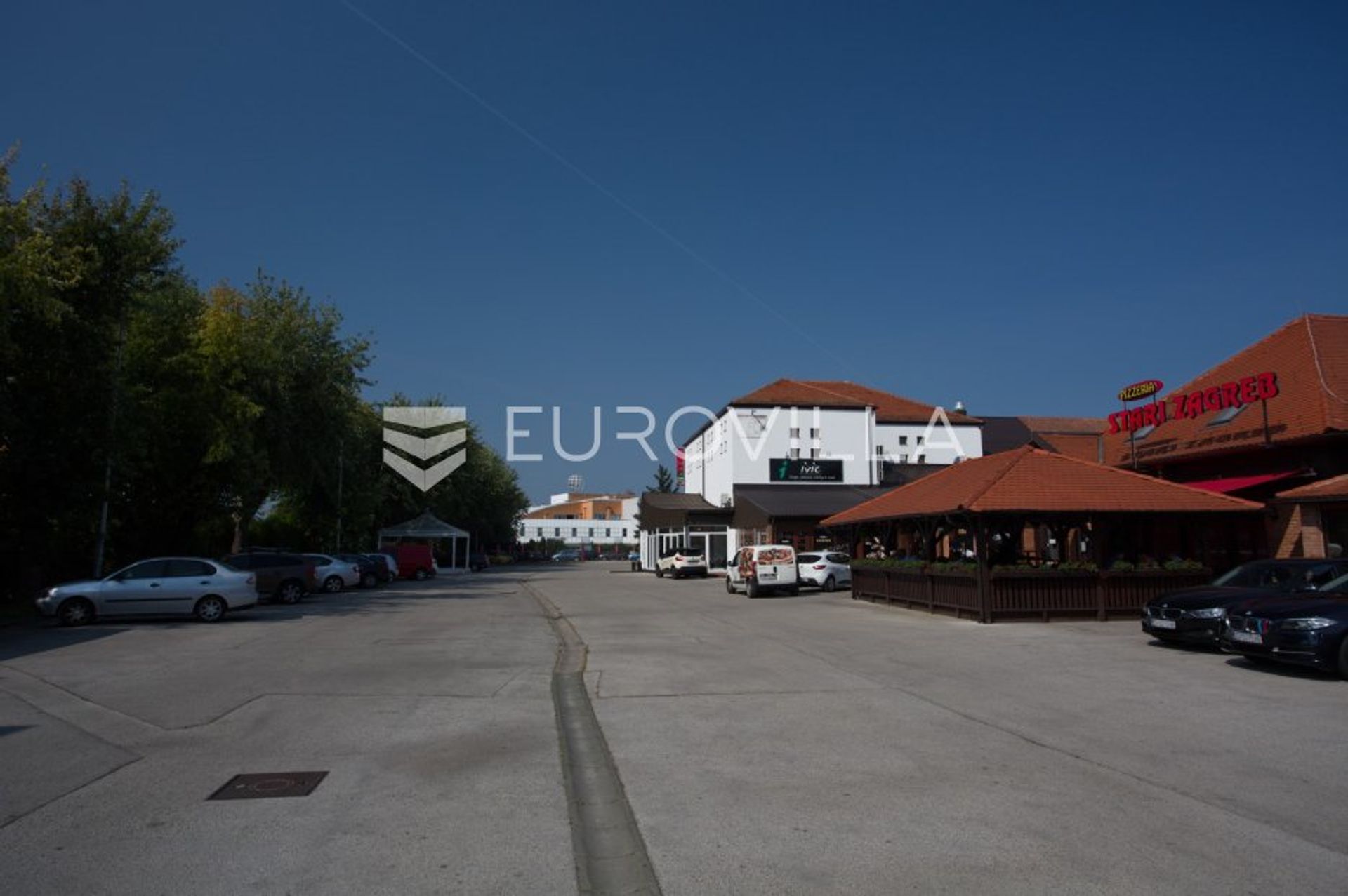 Commercial in Sesvete, Grad Zagreb 10792530