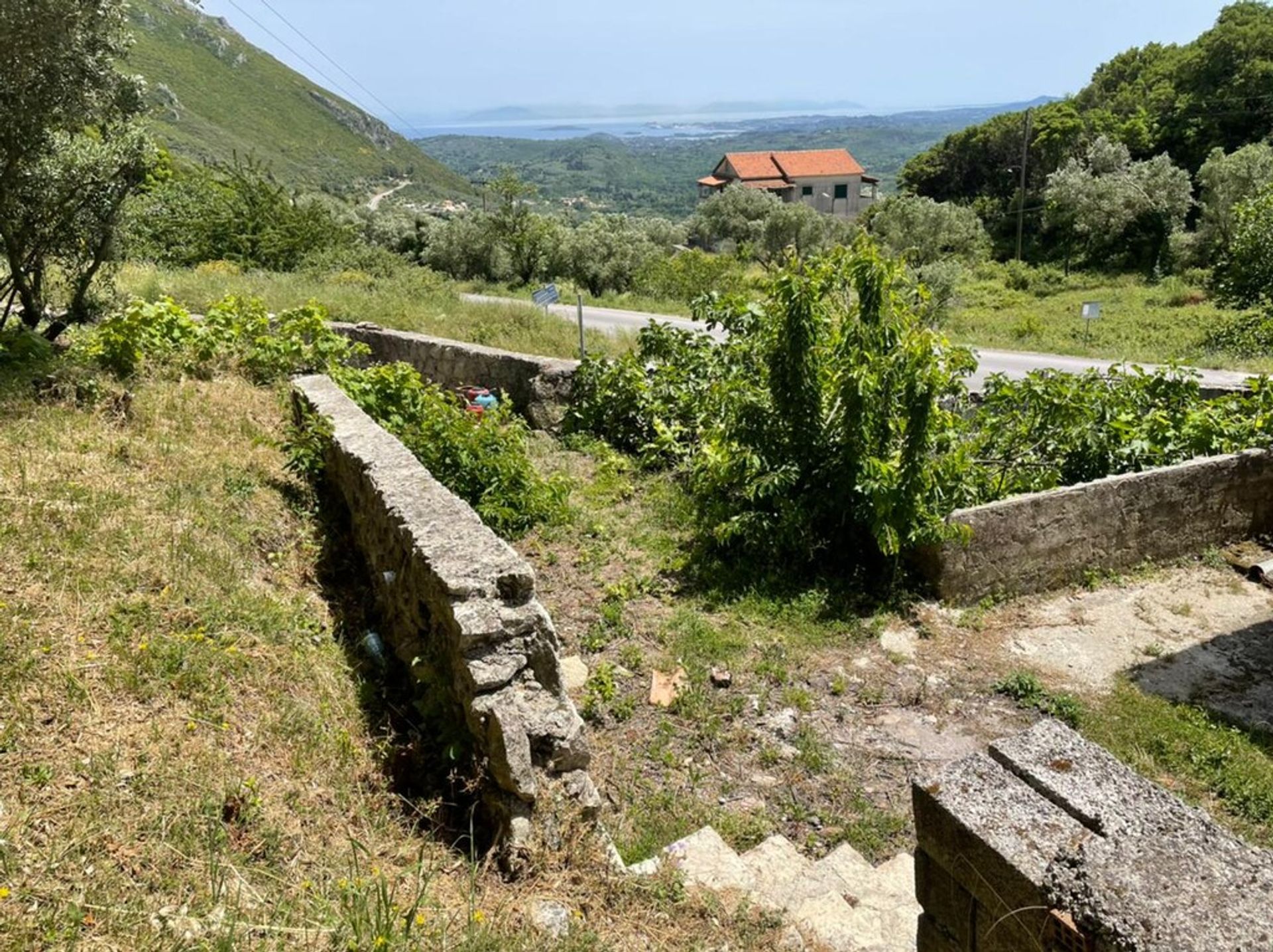 Βιομηχανικός σε Troumpetas,  10795279