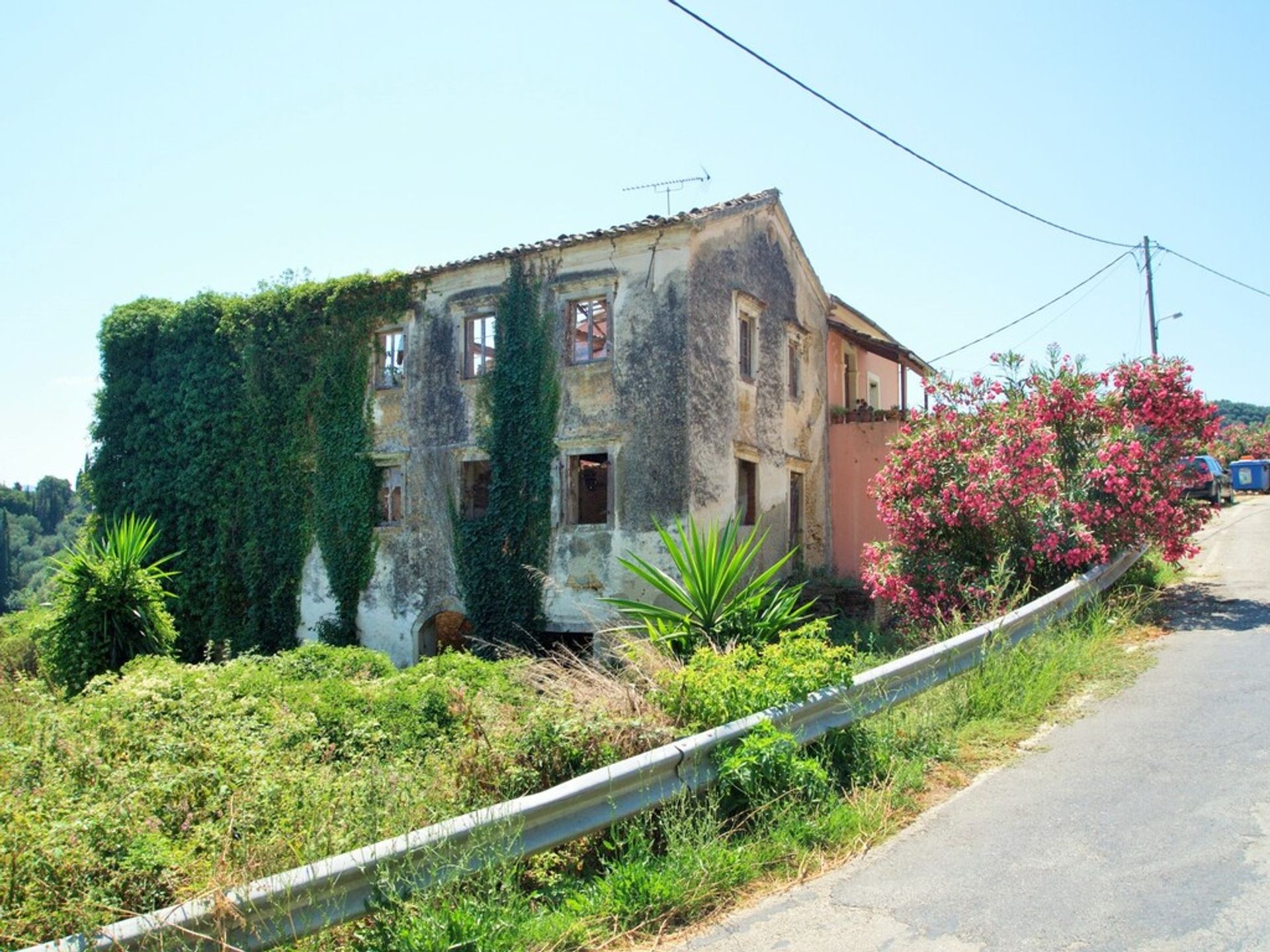 rumah dalam Peroulades, Ionia Nisia 10795368