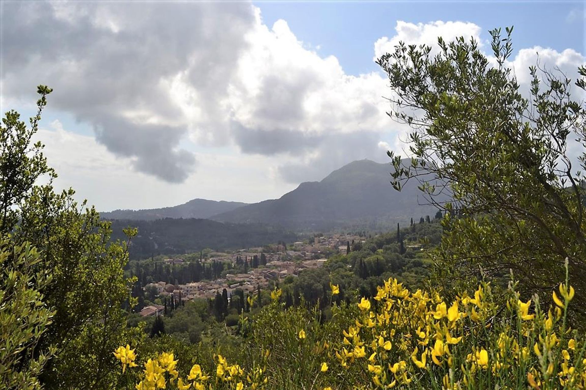 Land in Sinarades, Ionië Nisia 10799450