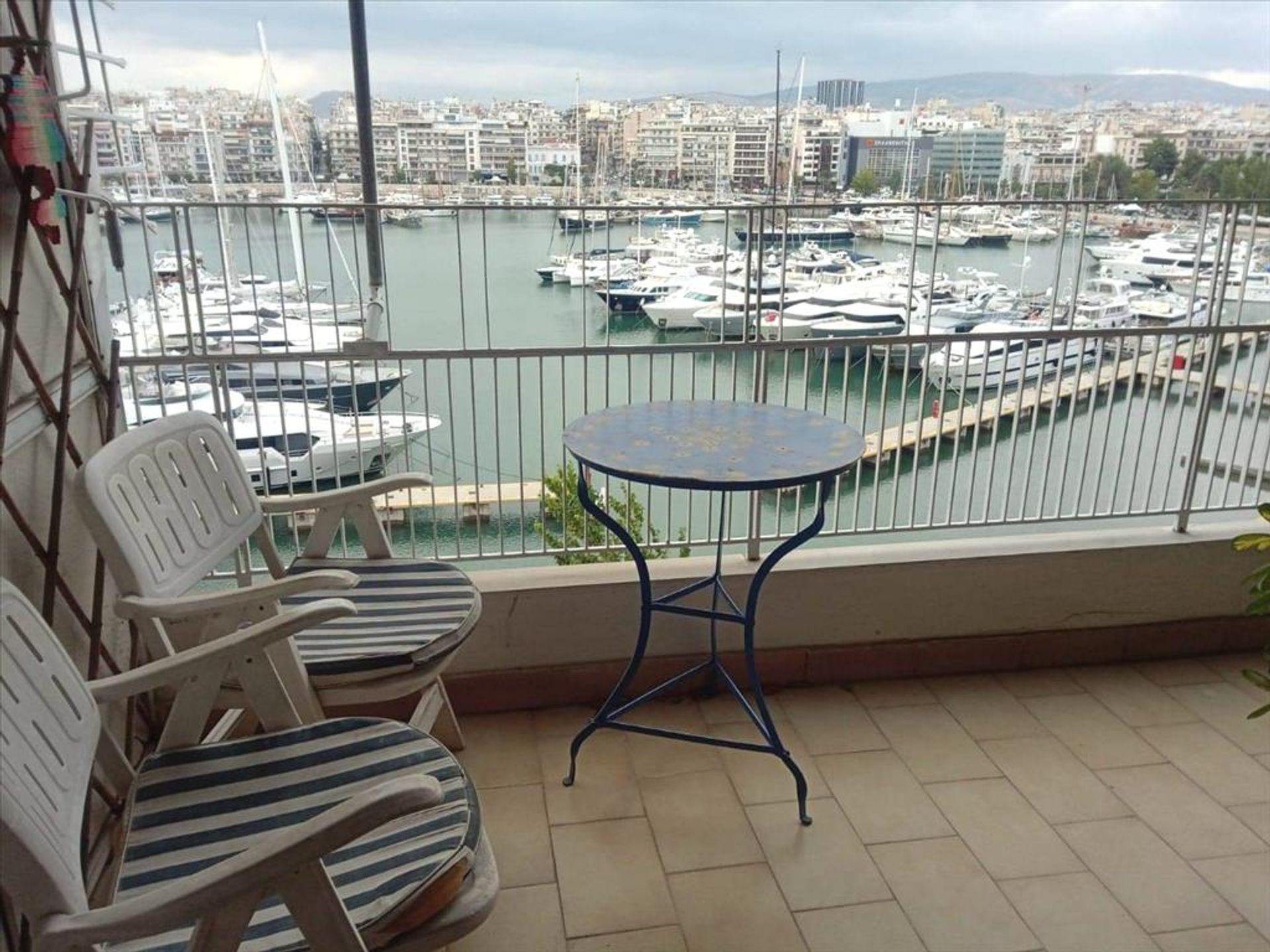 Condominium dans Piraeus, Attiki 10801169