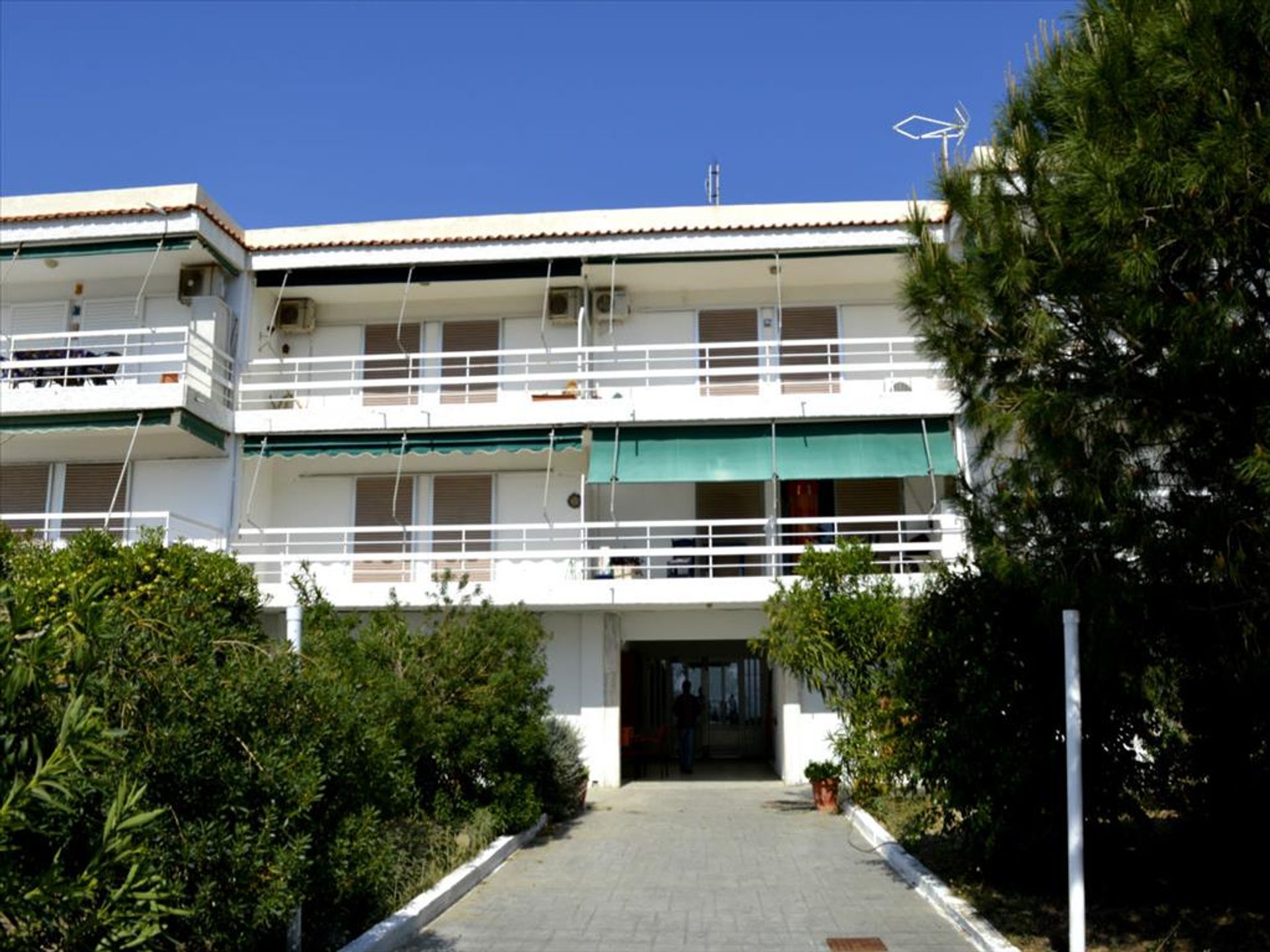 Condominium in Mavro Lithari, Attiki 10804327