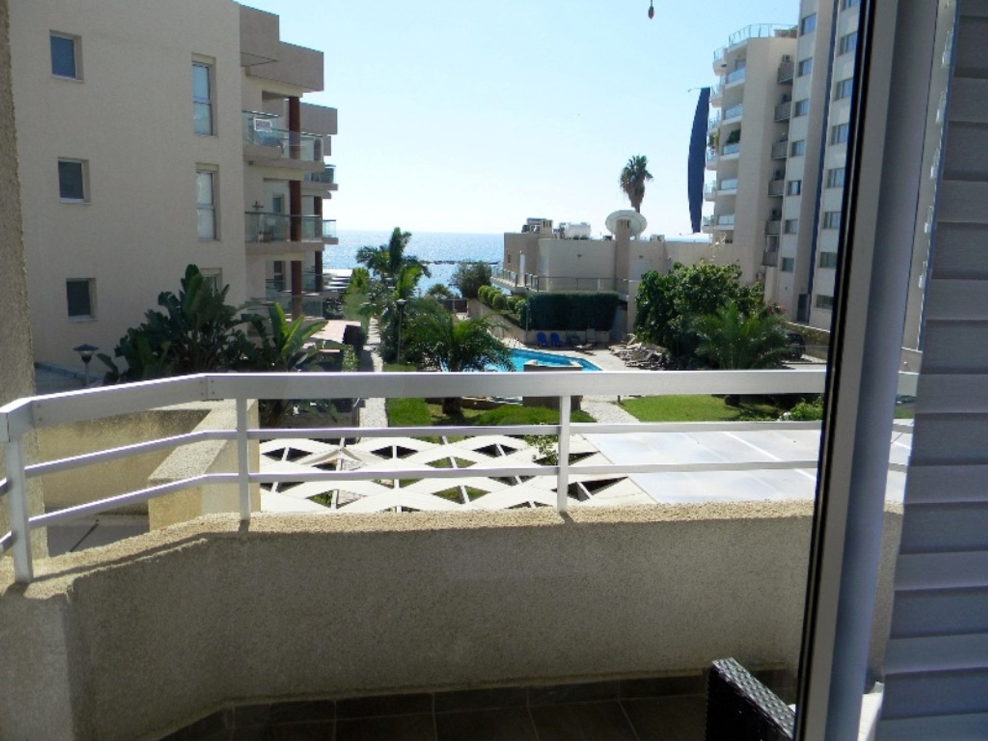 Condominium in Germasogeia, Limassol 10808289