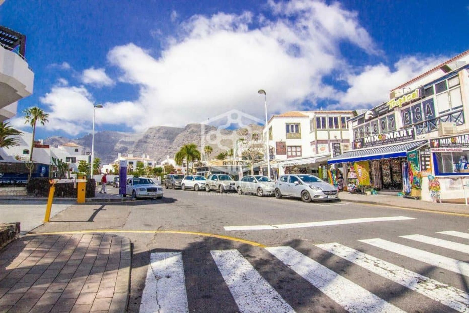 Industriell im Acantilados de Los Gigantes, Canarias 10810330