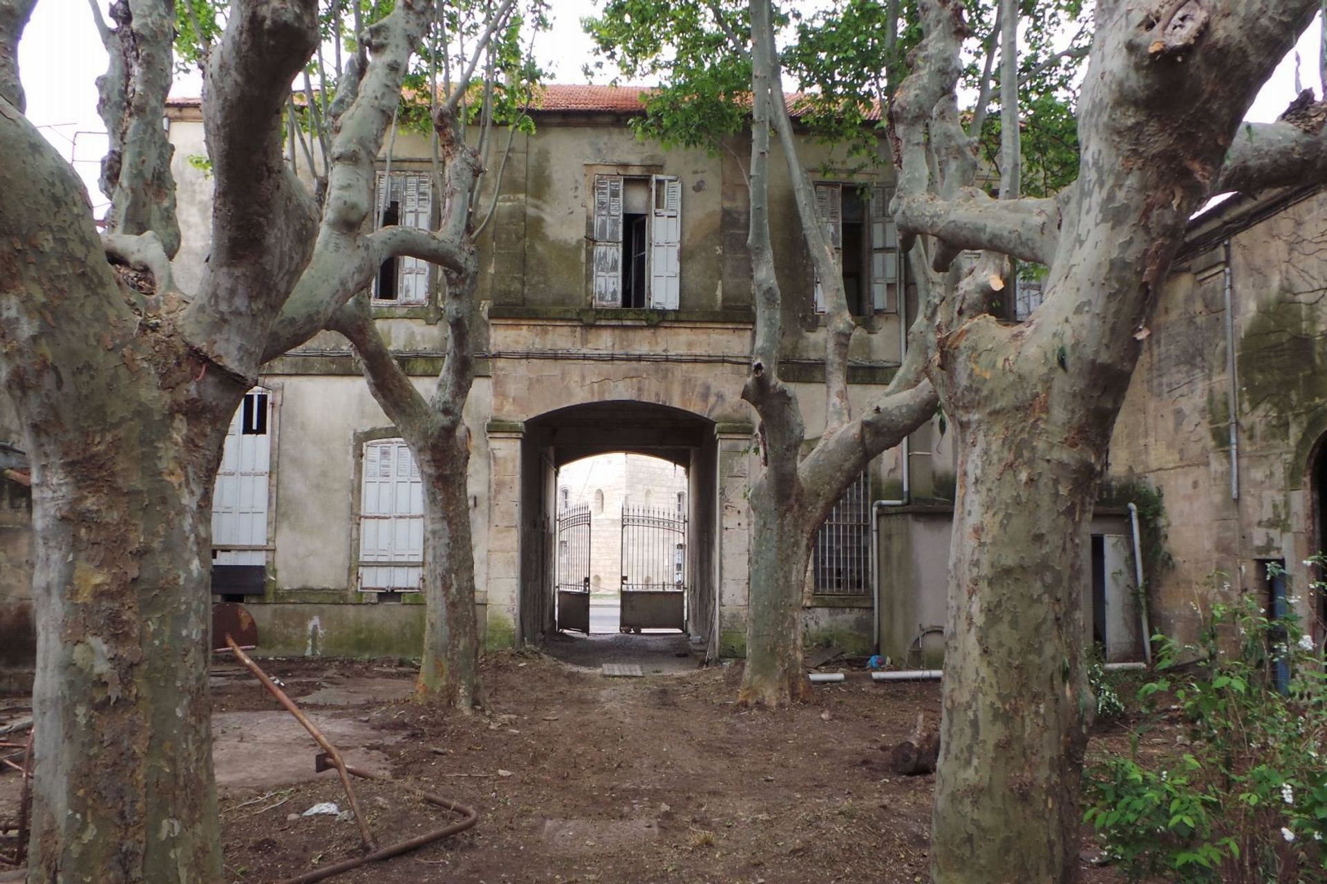 Commercial in Port-Saint-Louis-du-Rhône, Bouches-du-Rhône 10811759